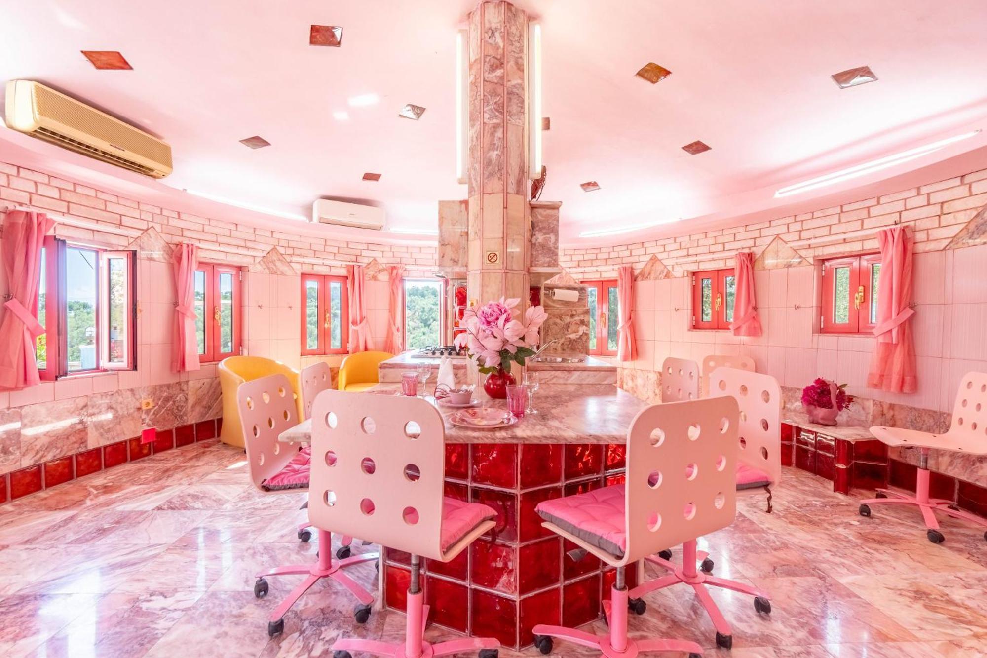 Paco's Barbie House Apartment *