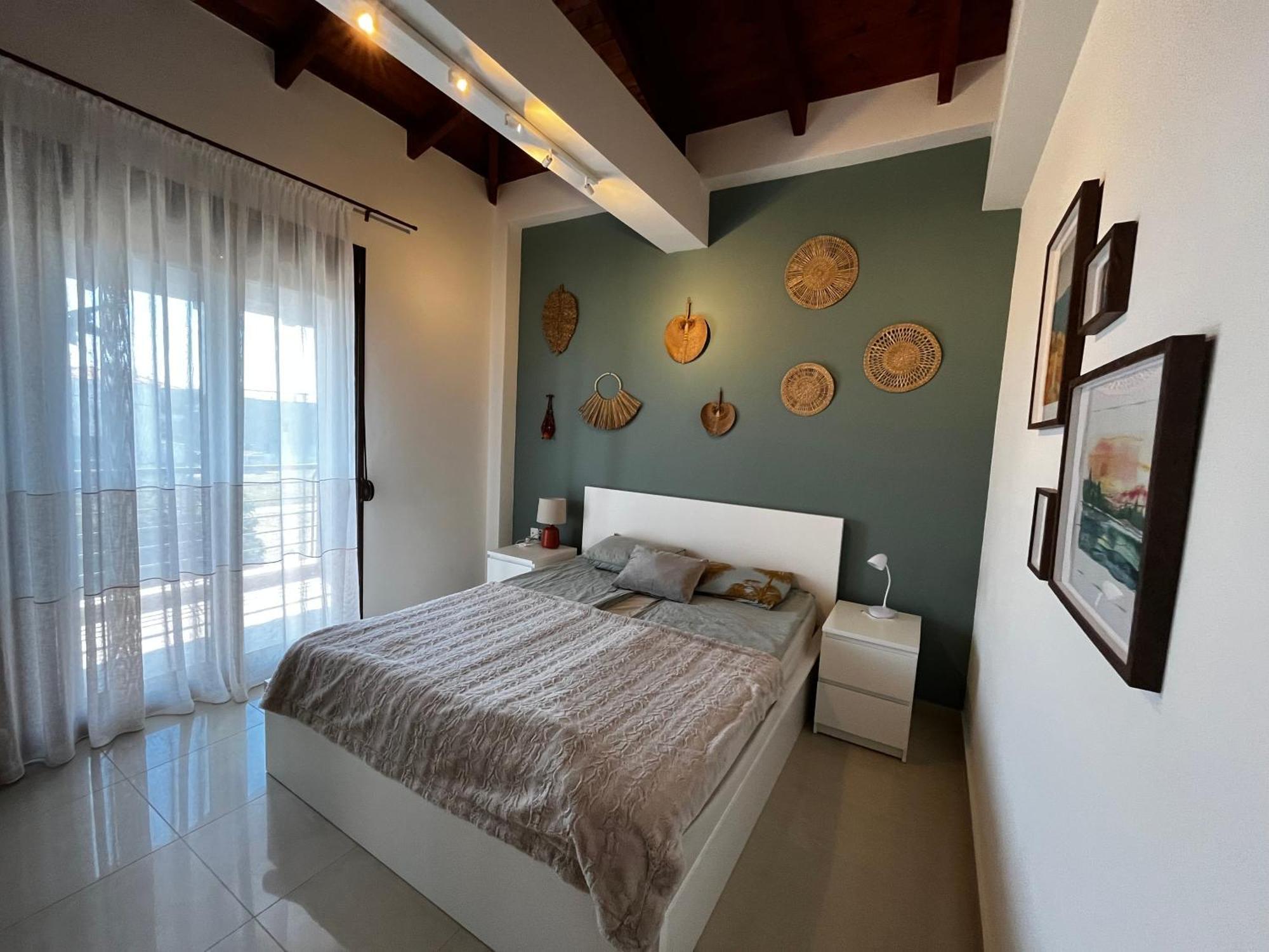 Sea View Apartment *