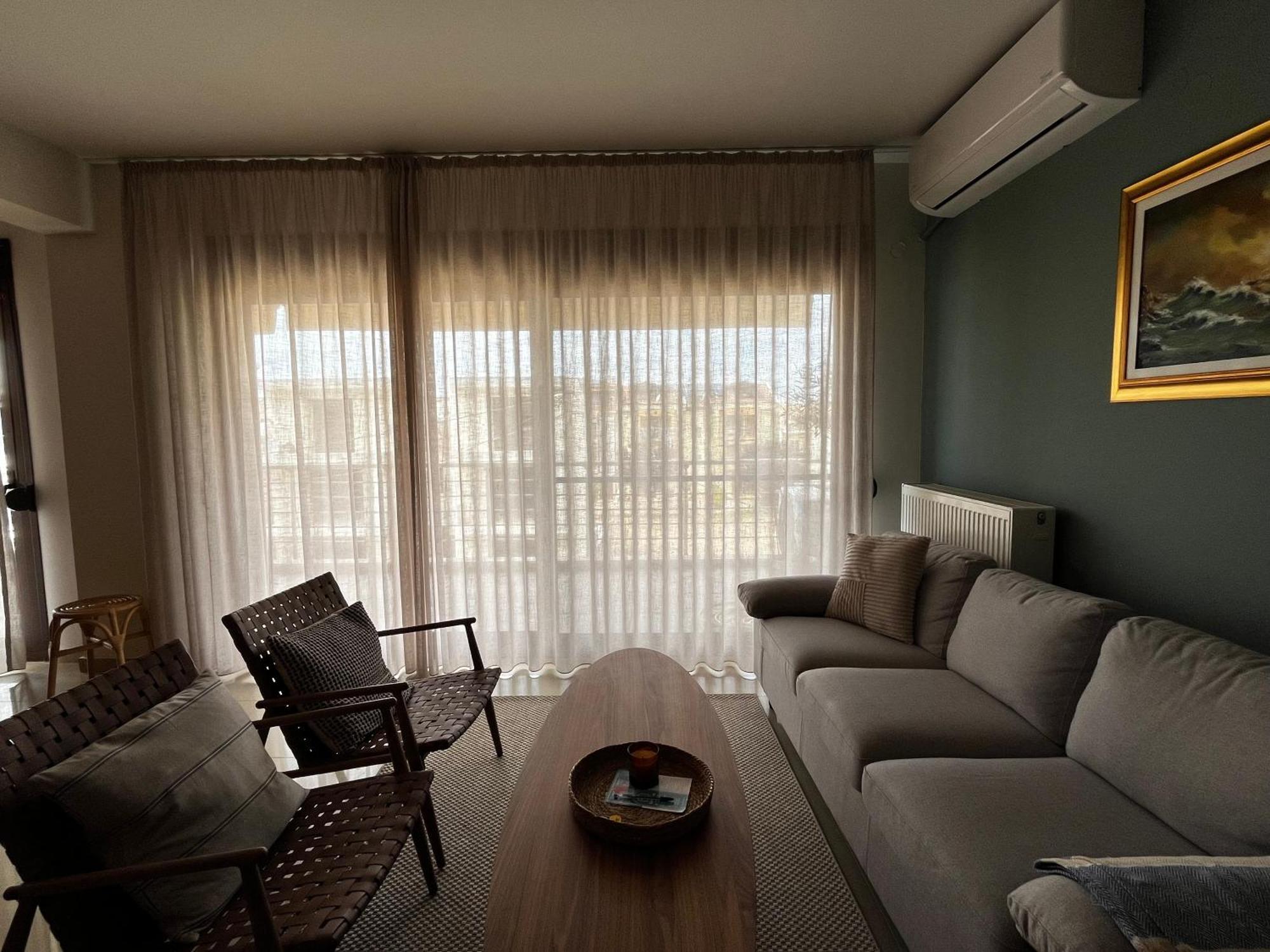 Sea View Apartment *