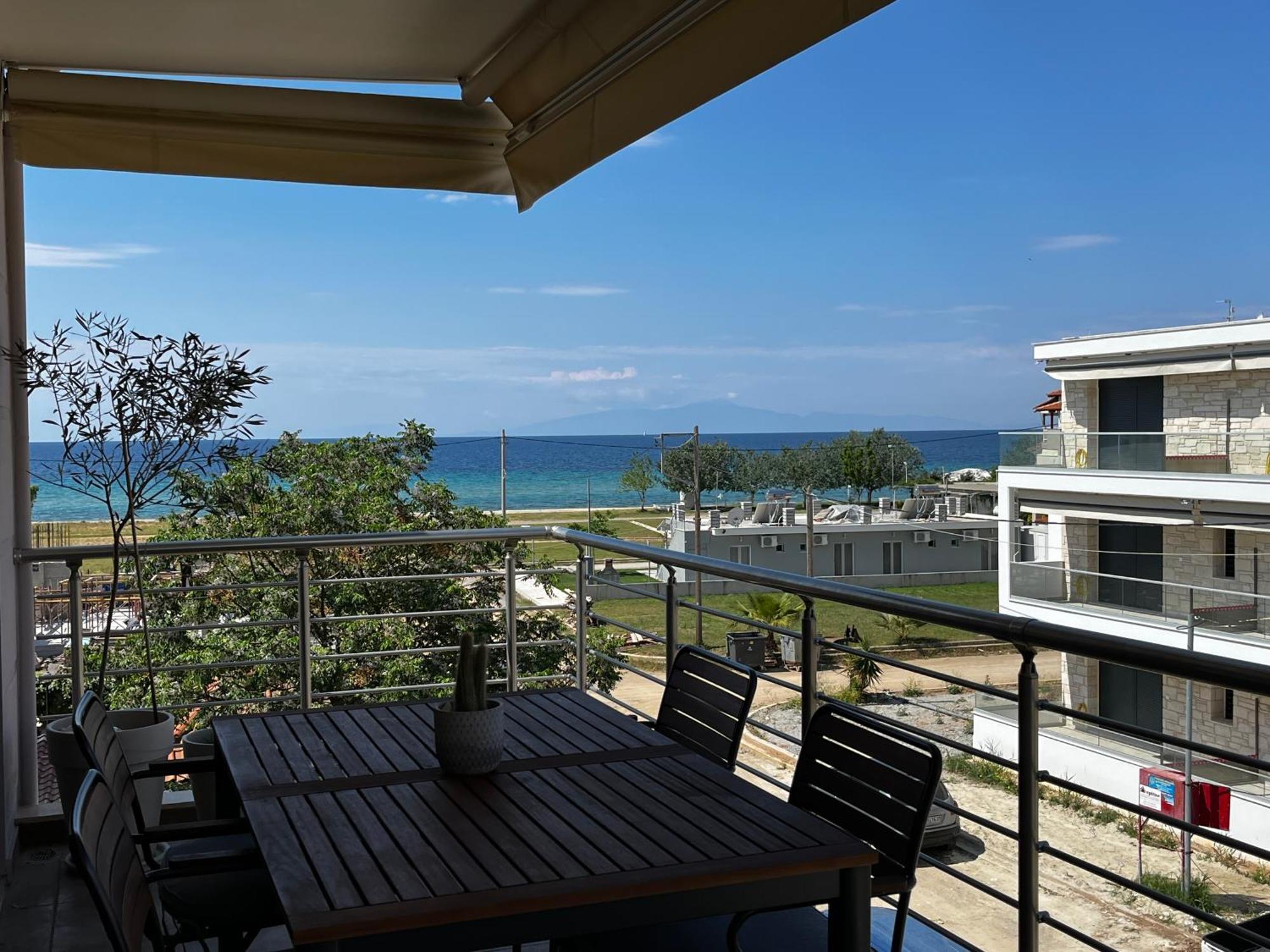 Sea View Apartment *