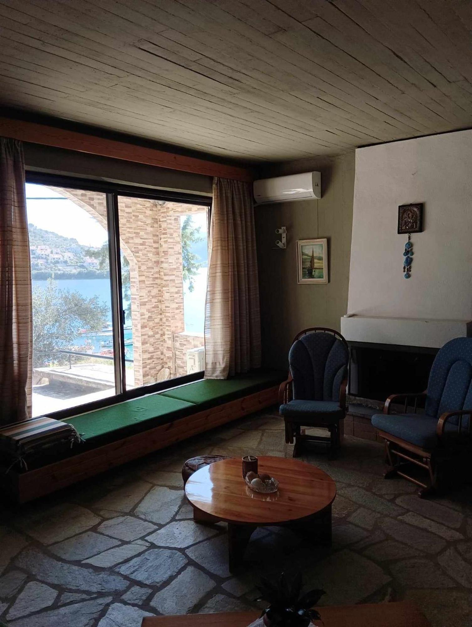 Seafront Traditional Greek Holiday home