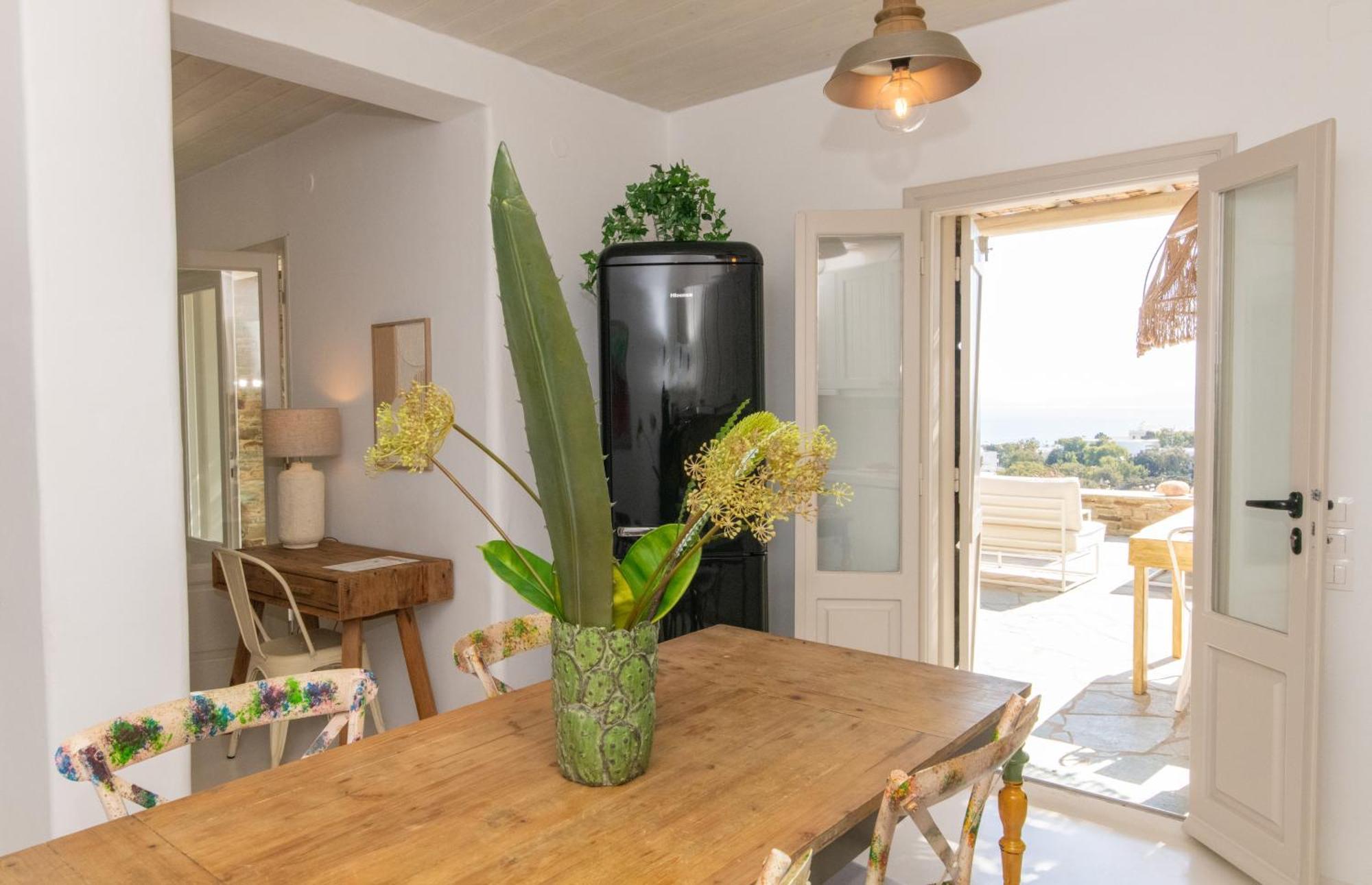 By Eneatinos - 3br Seaview