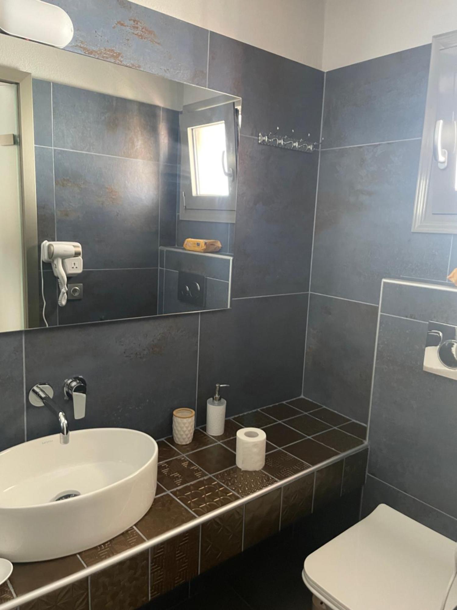 Alimos Guest house