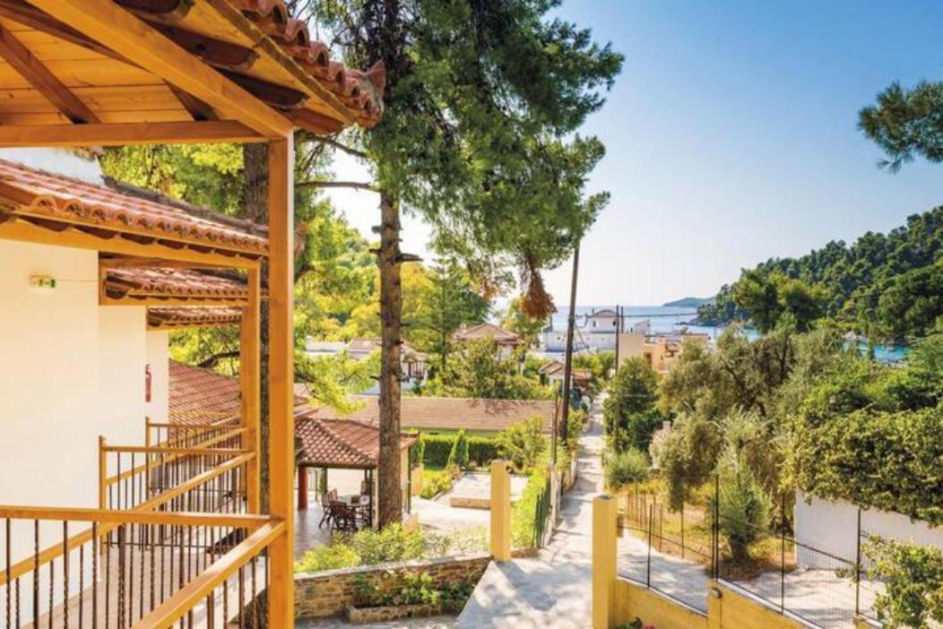 Pine Trees Aparthotel Agnontas