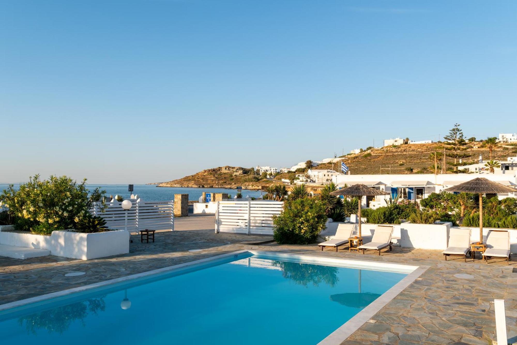 Hotel Paros By Kottas 3*