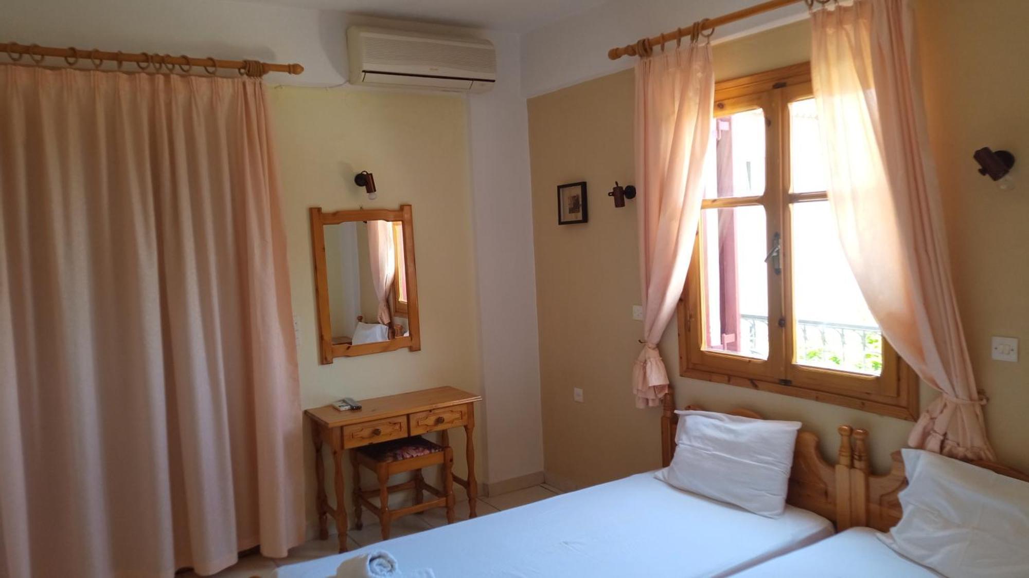Aparthotel Anessis Cosmos