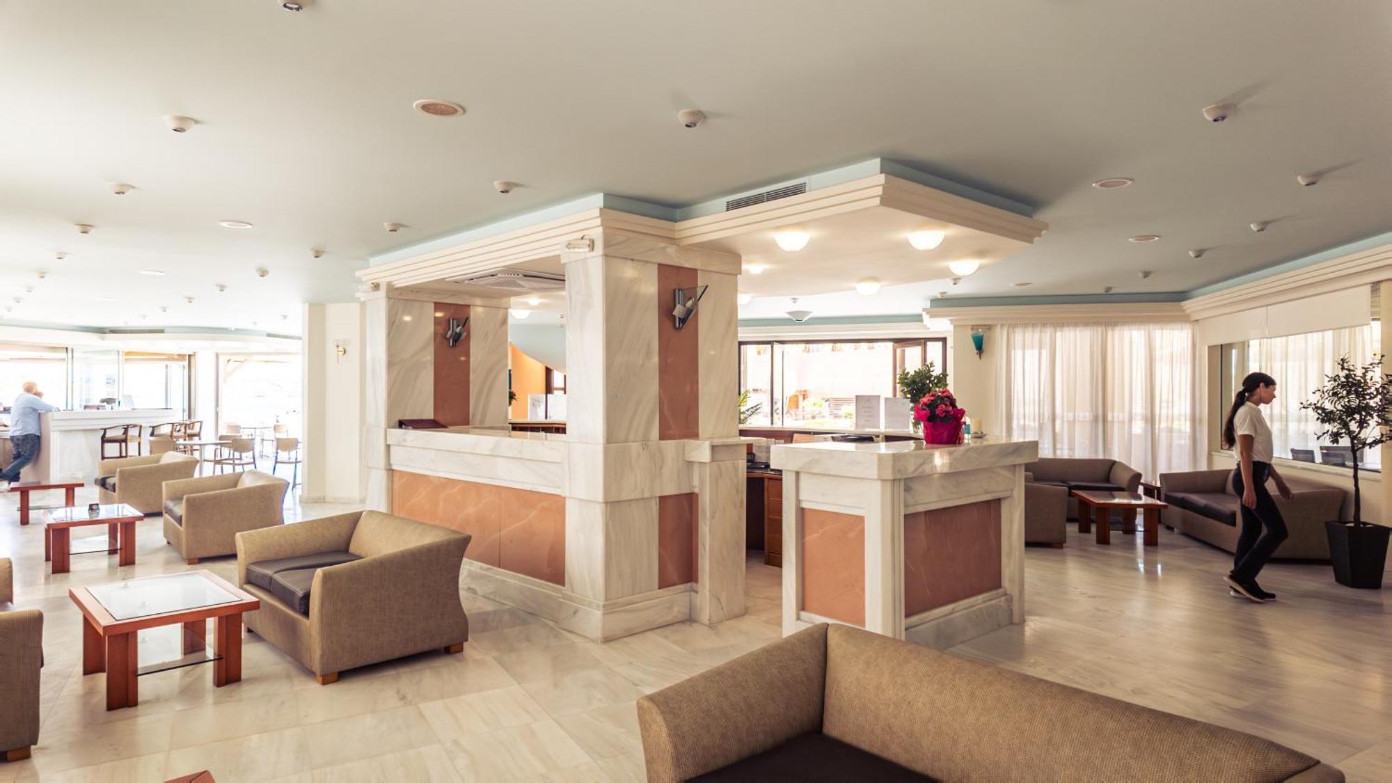 Aparthotel Chrispy Resort, Agia Marina (Crete)