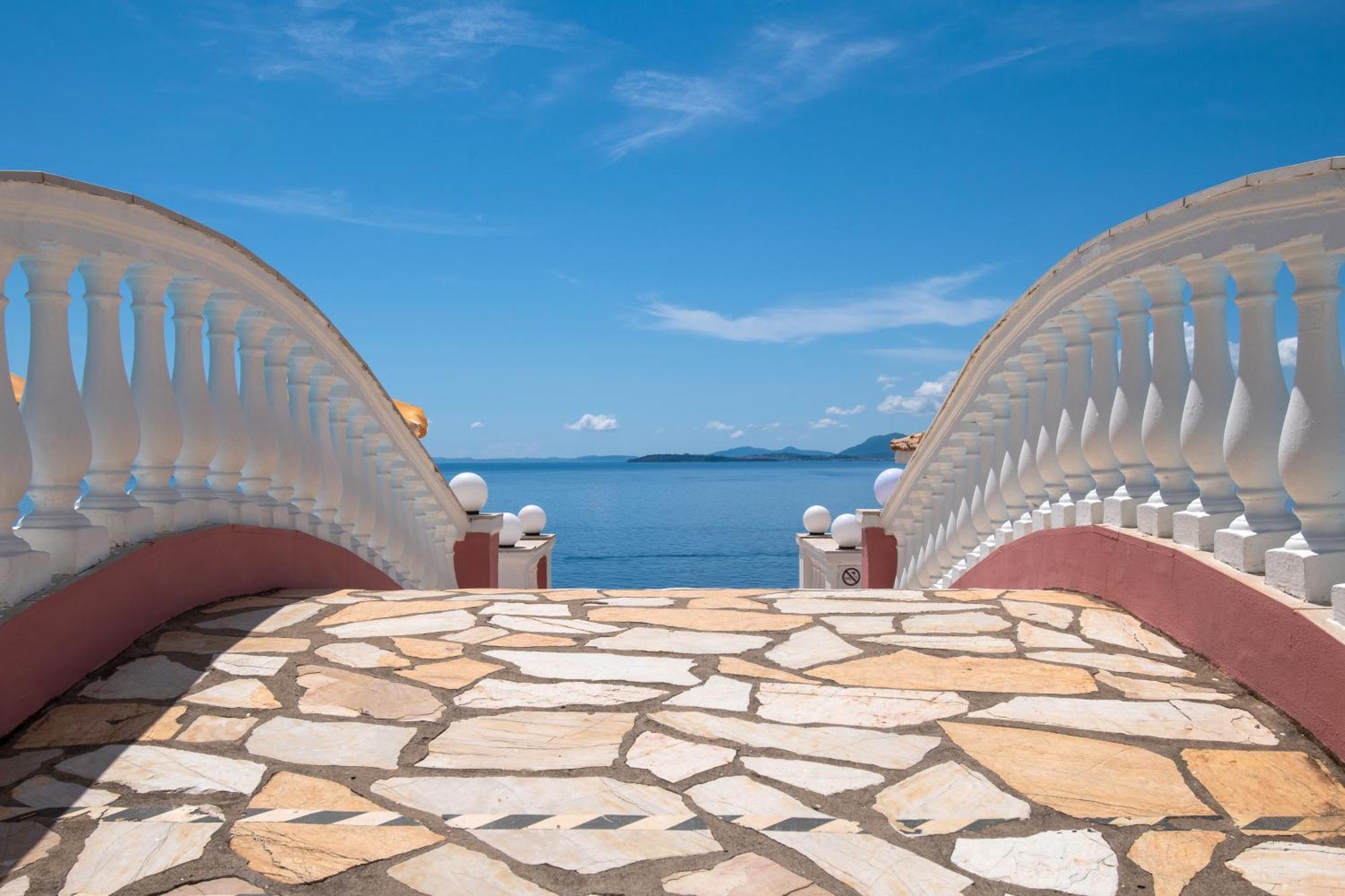 Sunshine Corfu And 4*