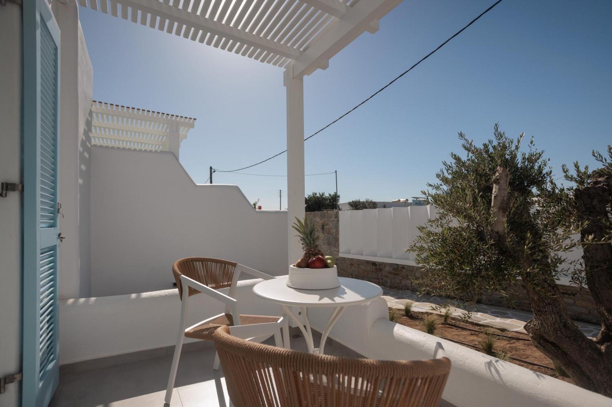 Apartment Agia Anna Living