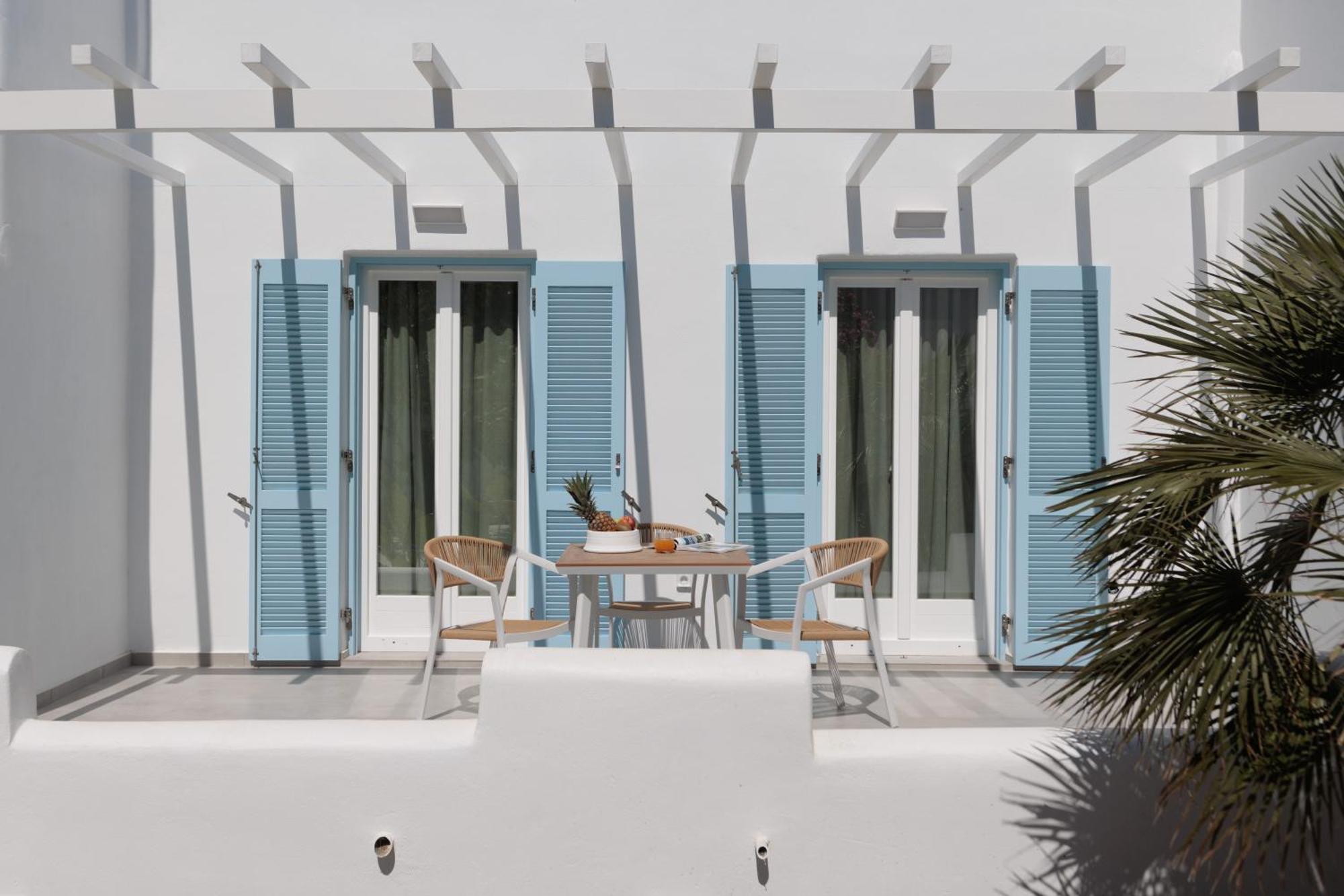 Apartment Agia Anna Living