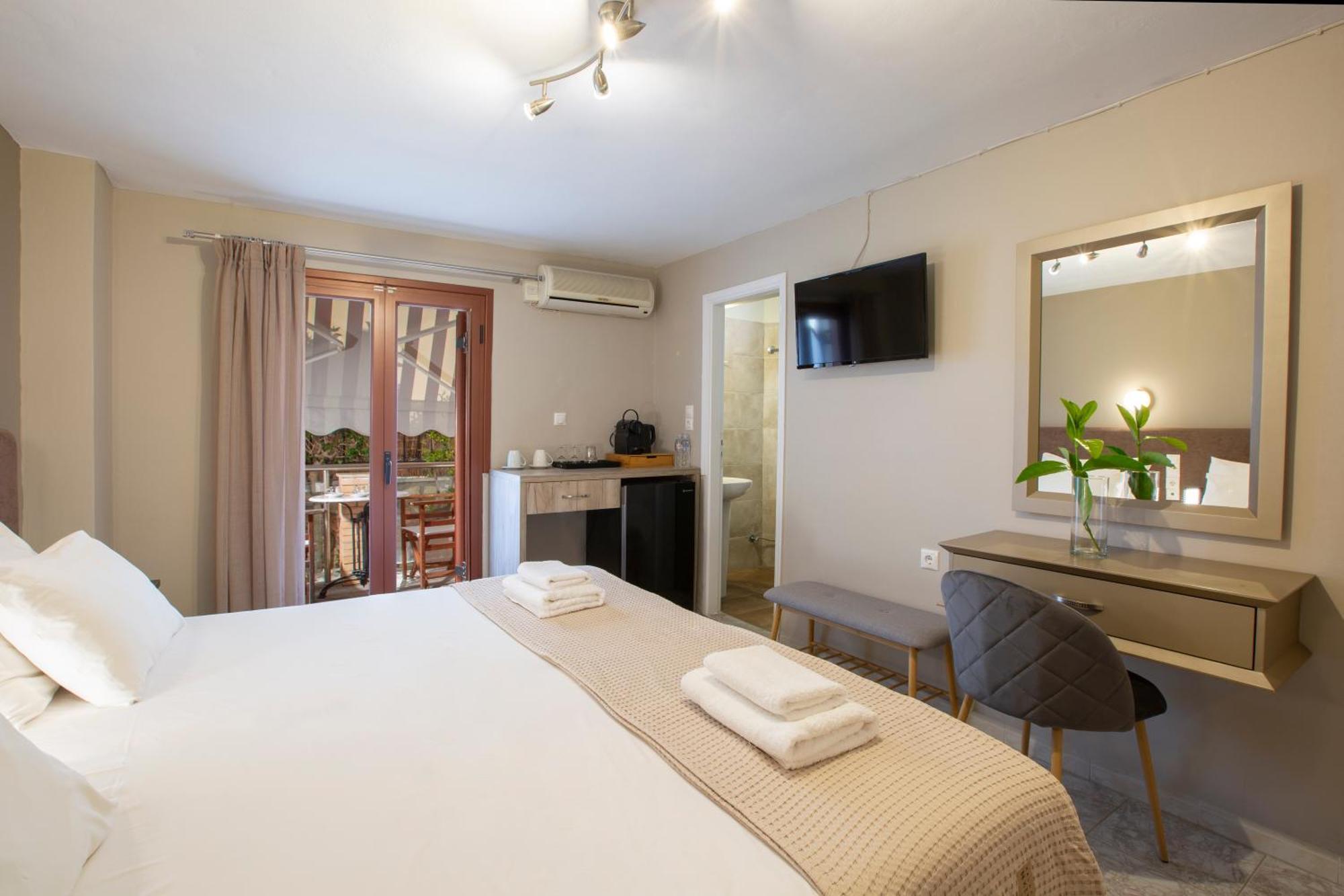 Athina 2* Nydri (Lefkada)