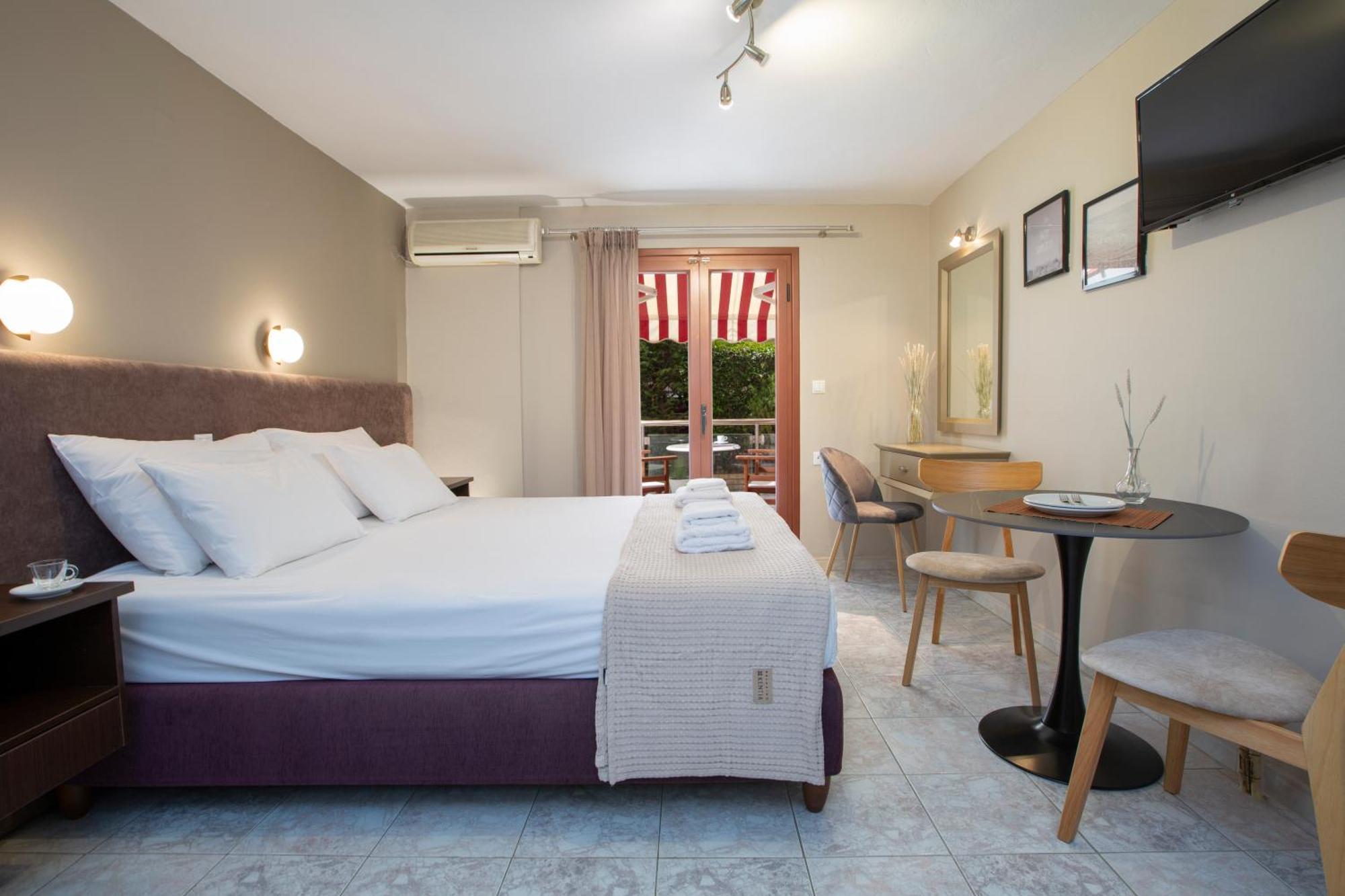 Athina Aparthotel 2*