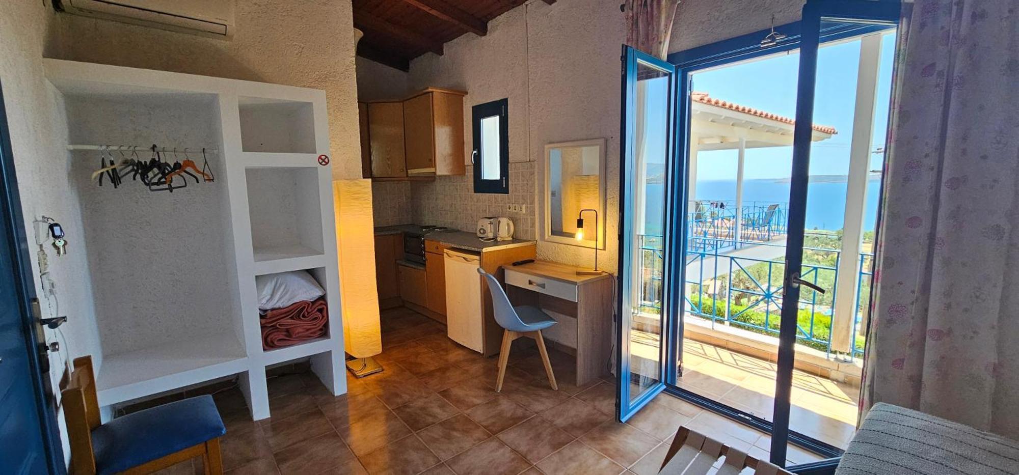 Metaxatos Aparthotel 3*