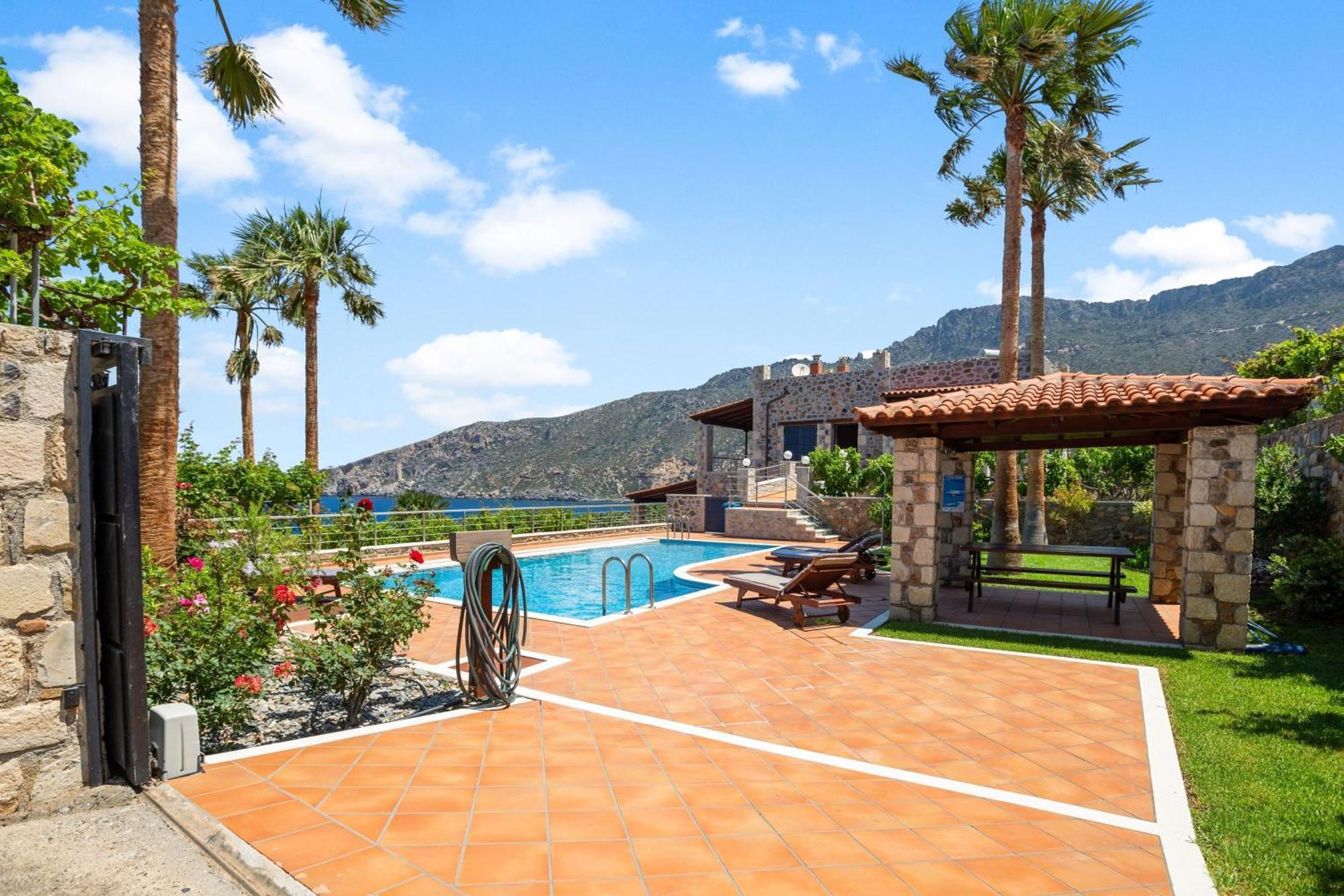 Kambos Horizon & Paradise Villa *