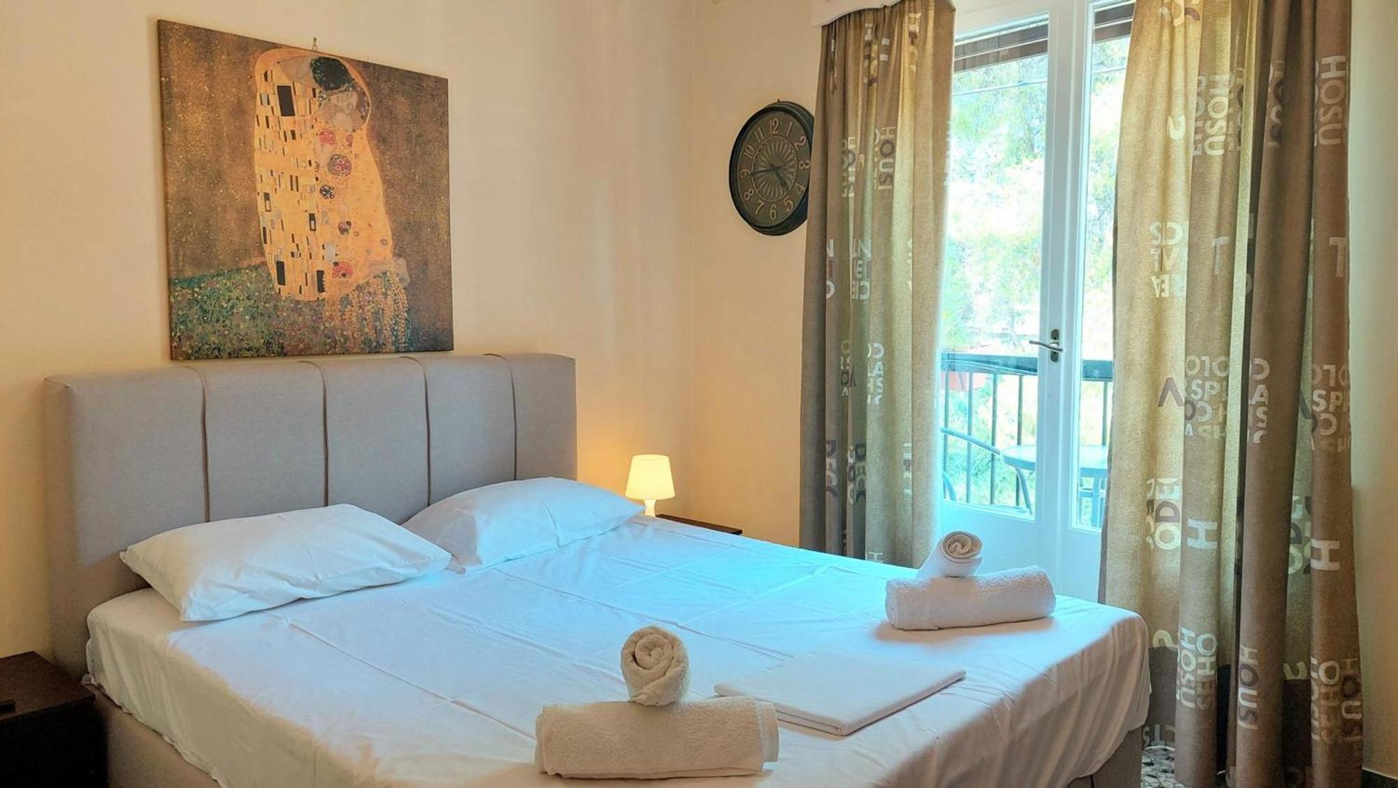 Cozy In Acropolis With Roof Garden Apartment