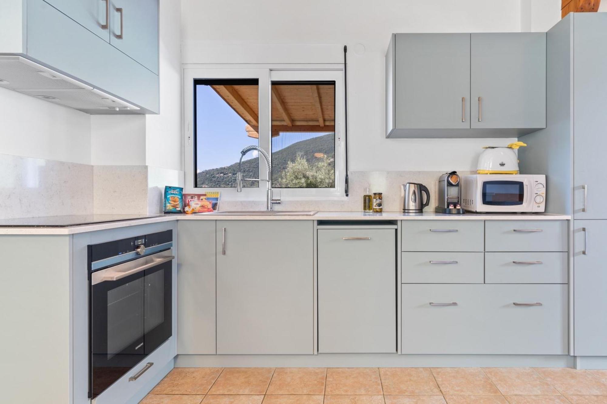Villa Giancarlo - Lovely With Stone And Wood Elements In Bay