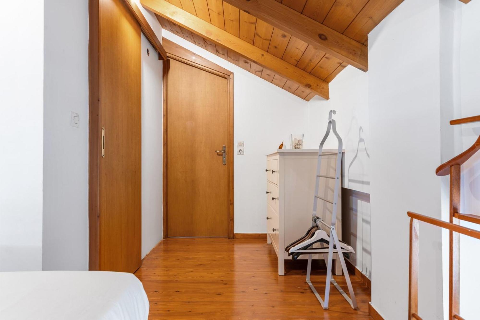 Giancarlo - Lovely With Stone And Wood Elements In Bay Villa Sivota (Lefkada)