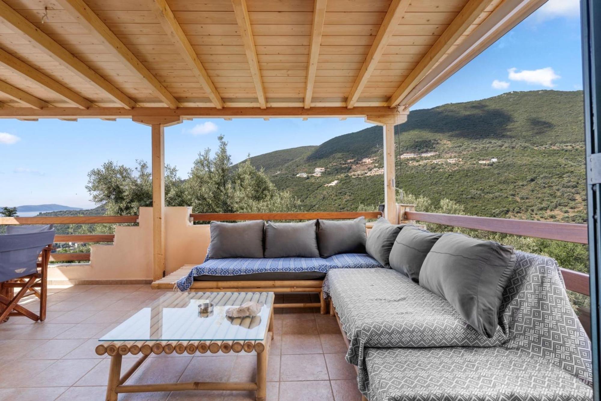 Giancarlo - Lovely With Stone And Wood Elements In Bay Villa