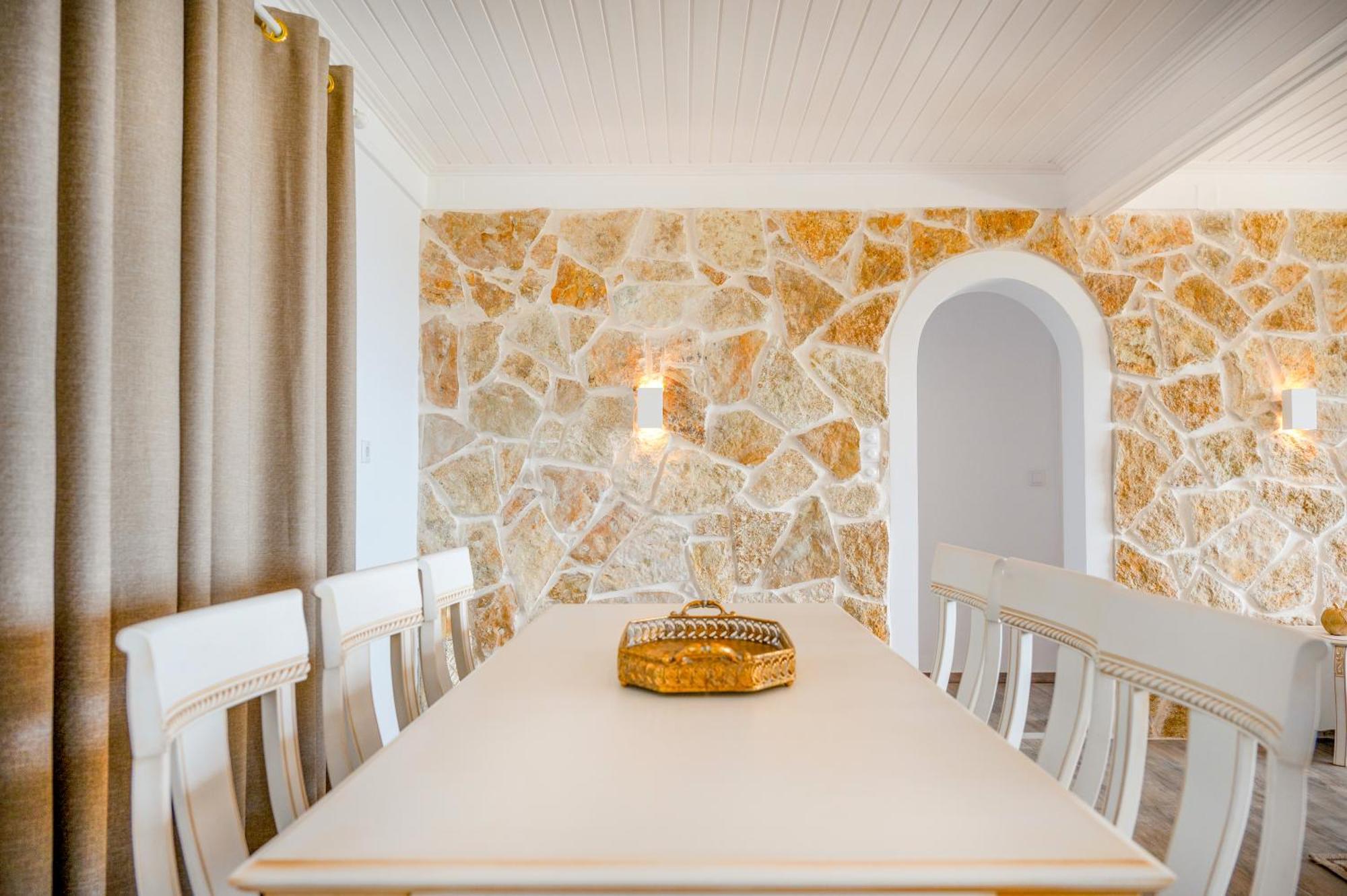 Vilelmina Villa *