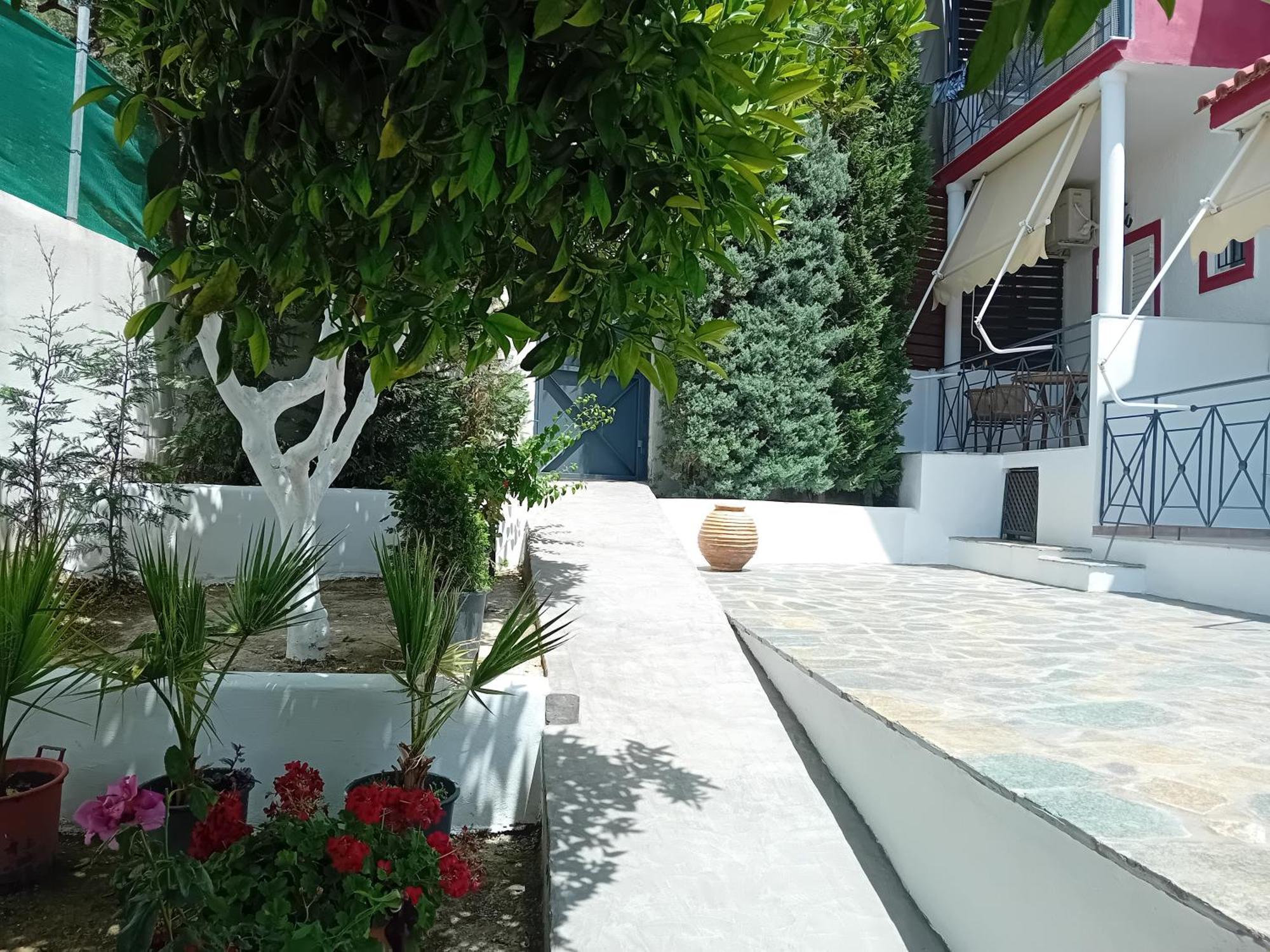 Aparthotel Spiros *