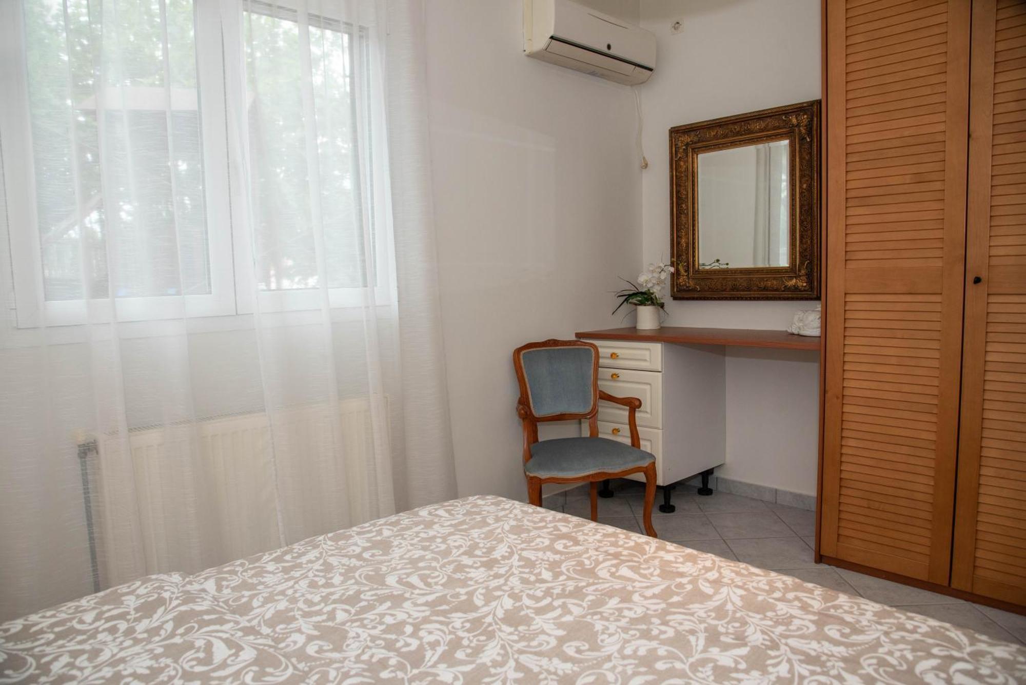 Apartment Theashomly
