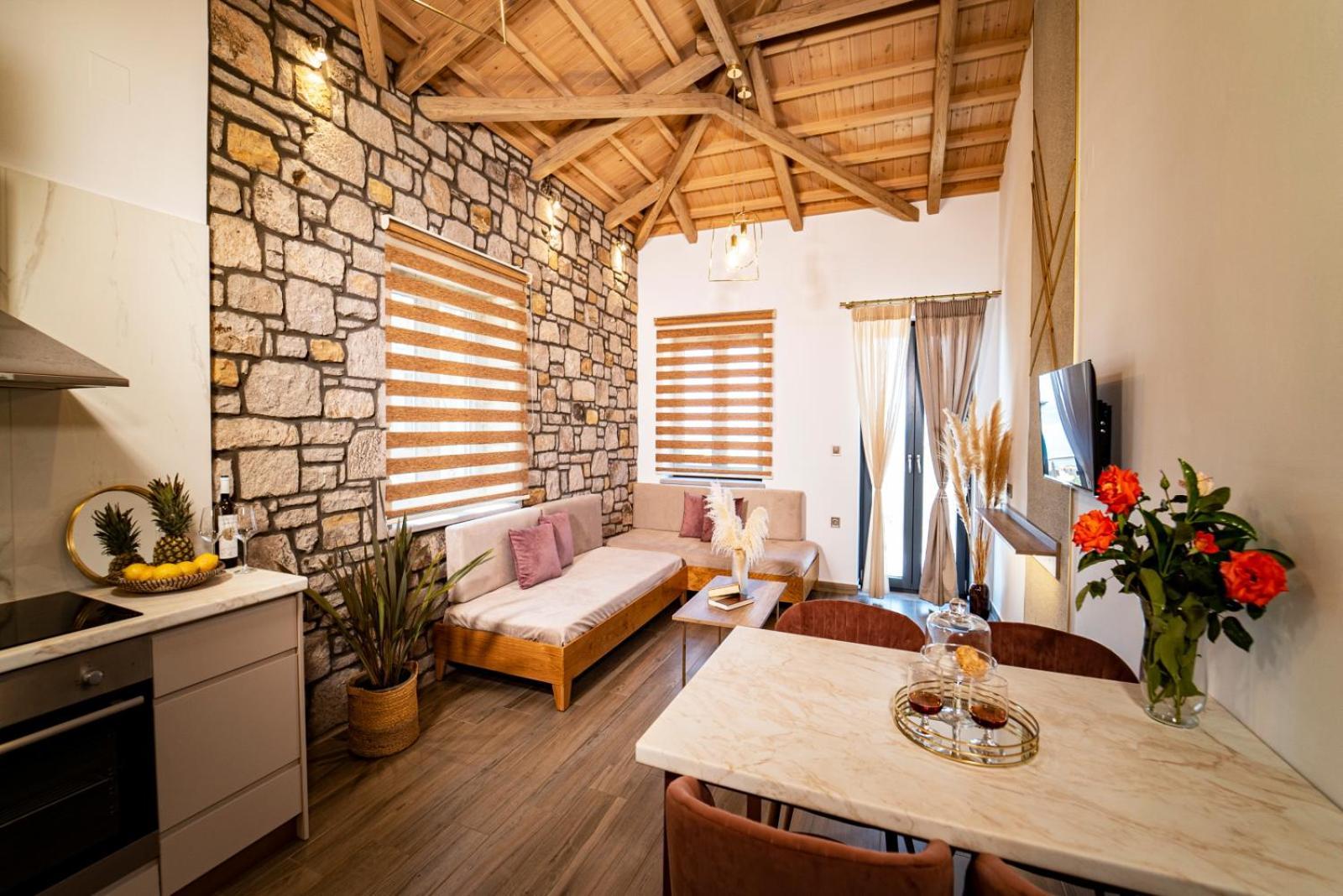Lithoessa Luxury *