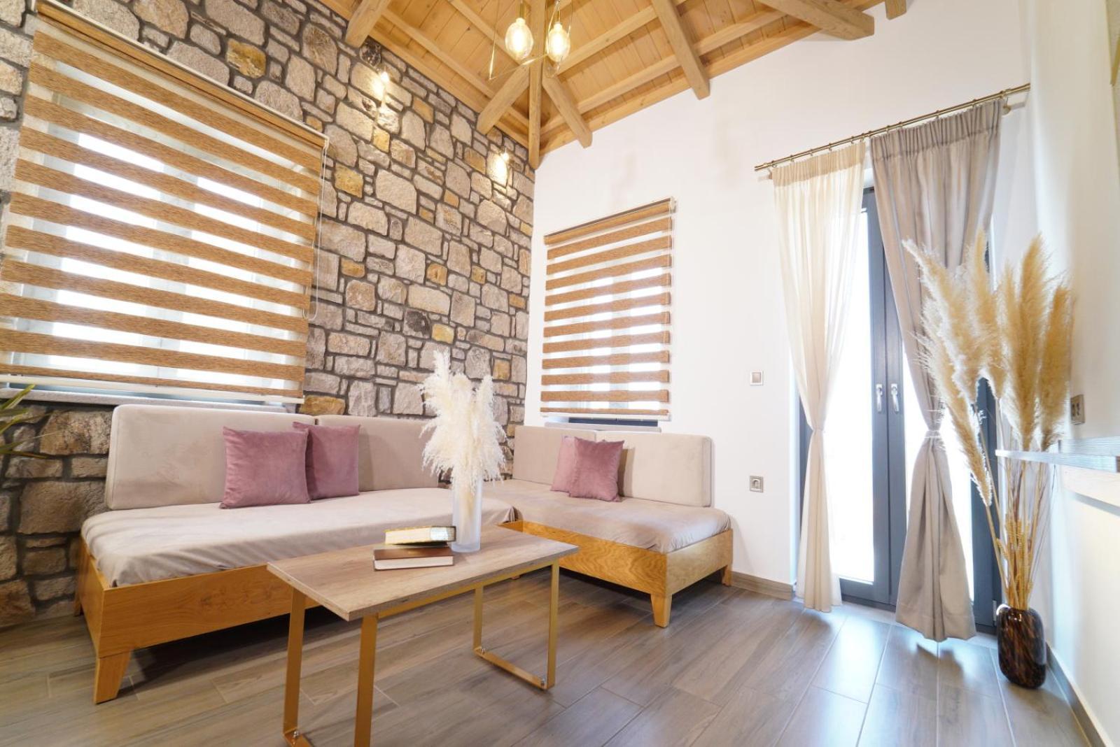 Lithoessa Luxury *