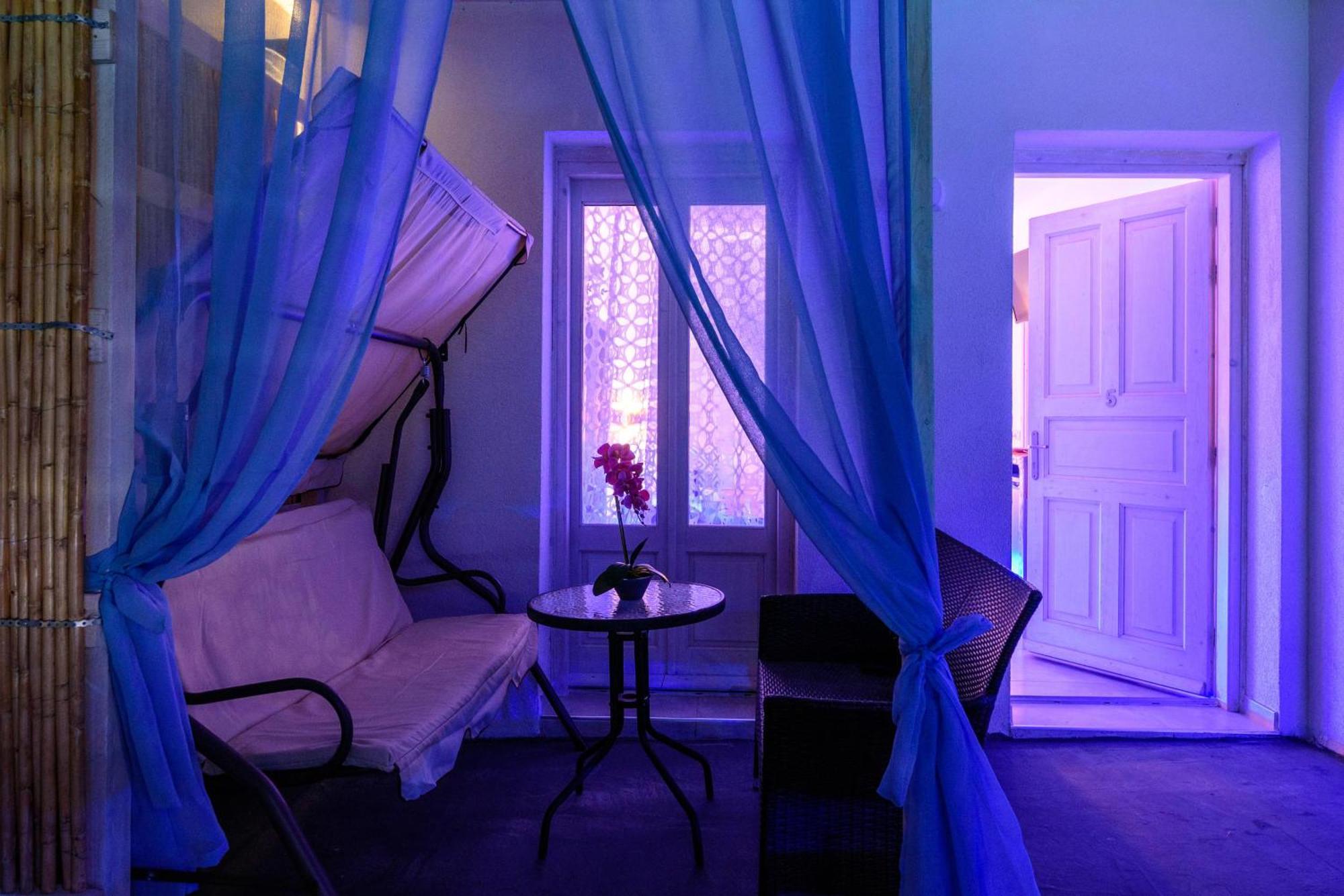 Nalu Fira (Santorini)