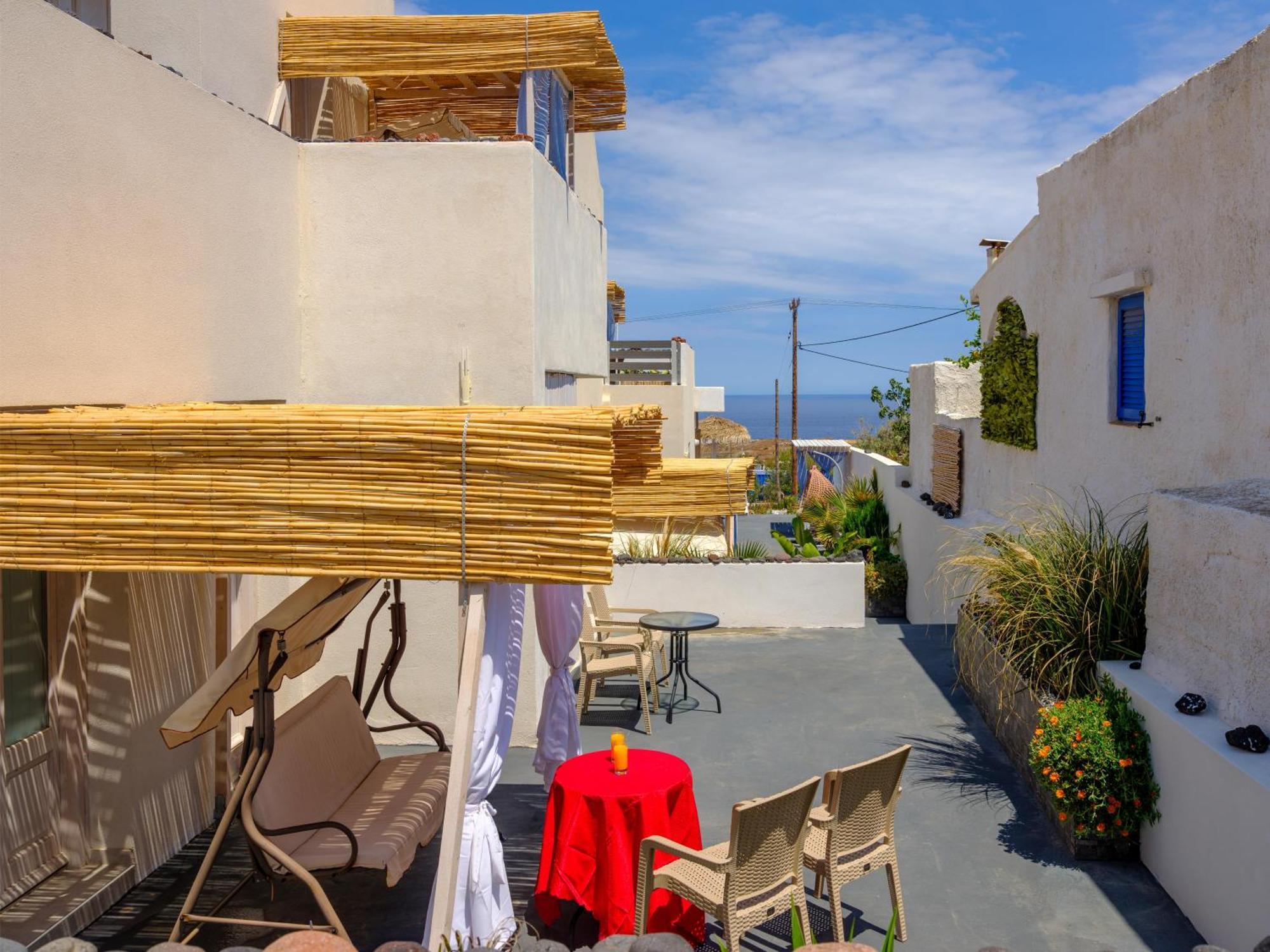 Nalu Hotel Fira (Santorini)