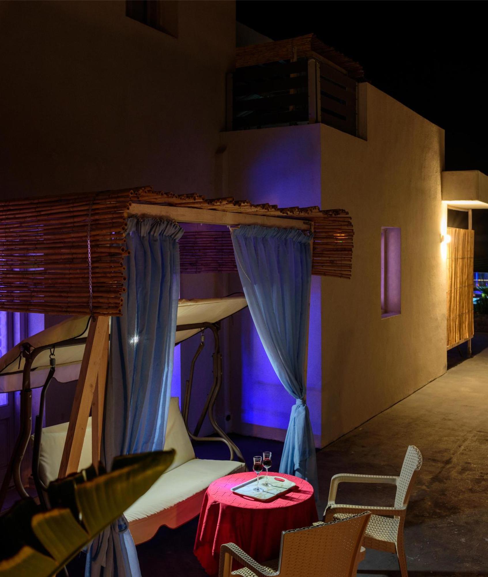 Nalu * Fira (Santorini)
