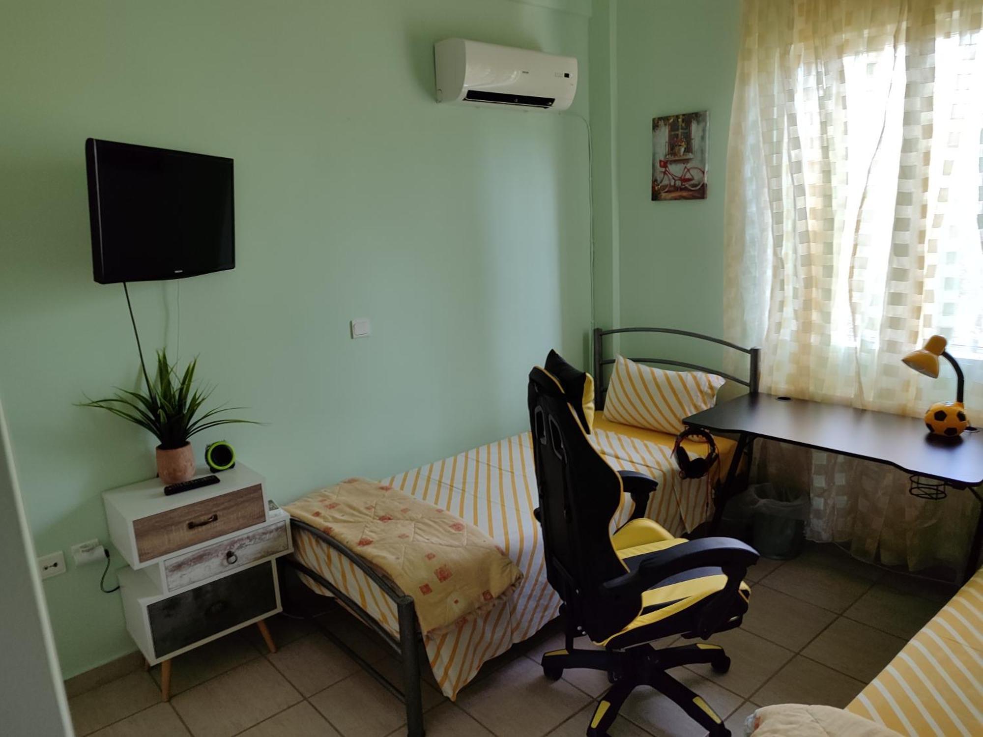 George's Family Friendly Maisonette With Great Exterior *