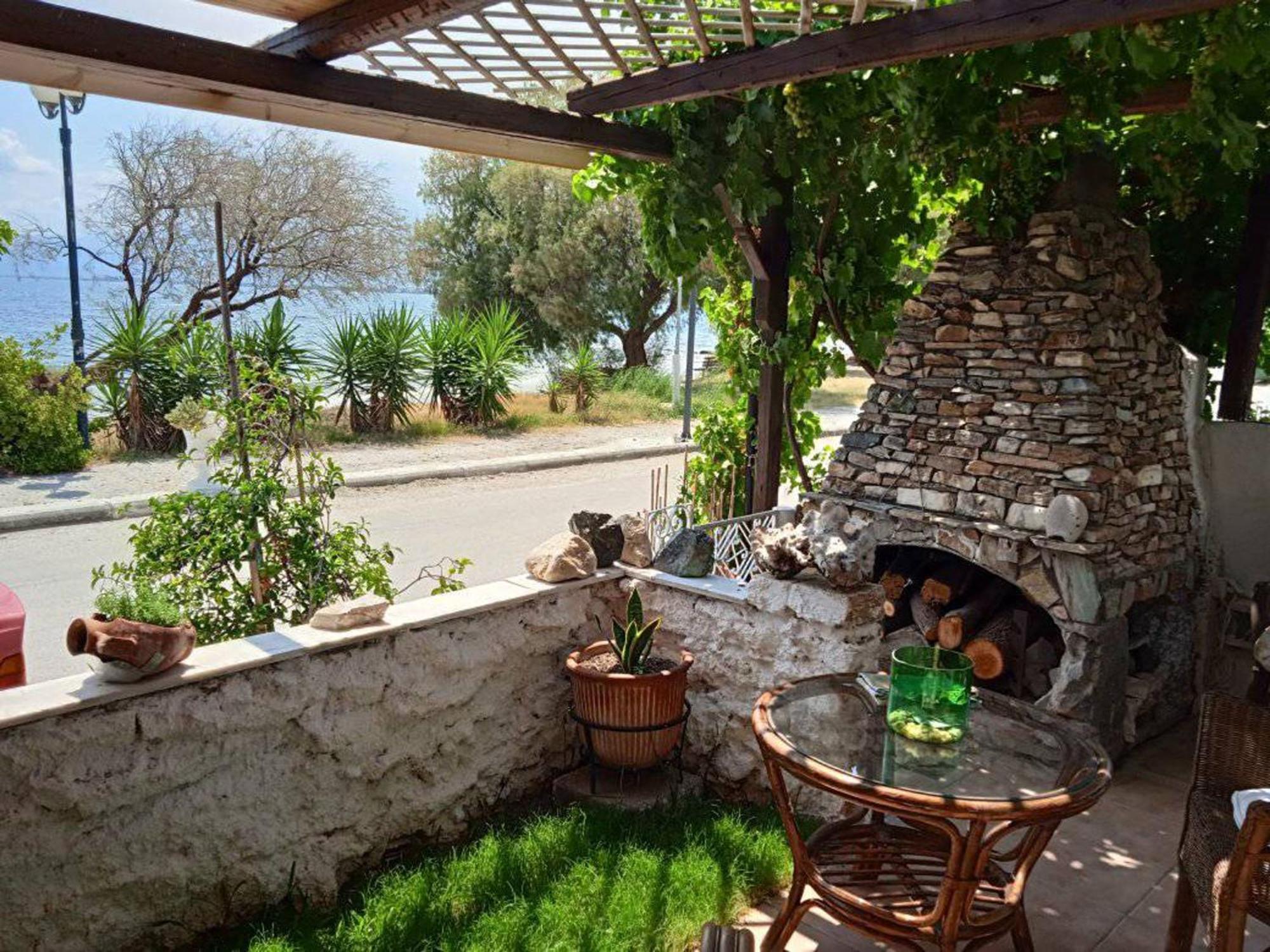 Alonaki Seafront Holiday home