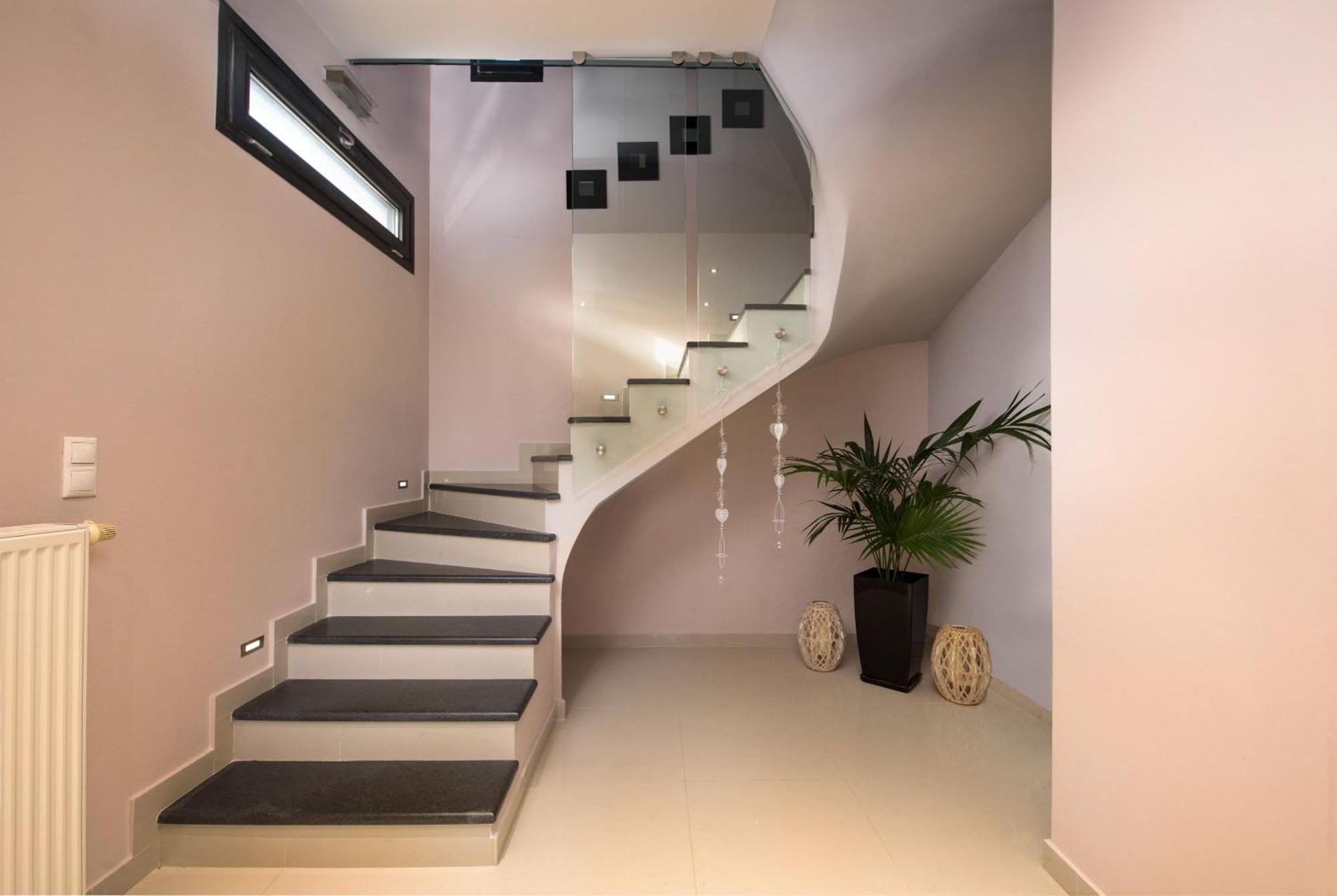 Villa Black White *