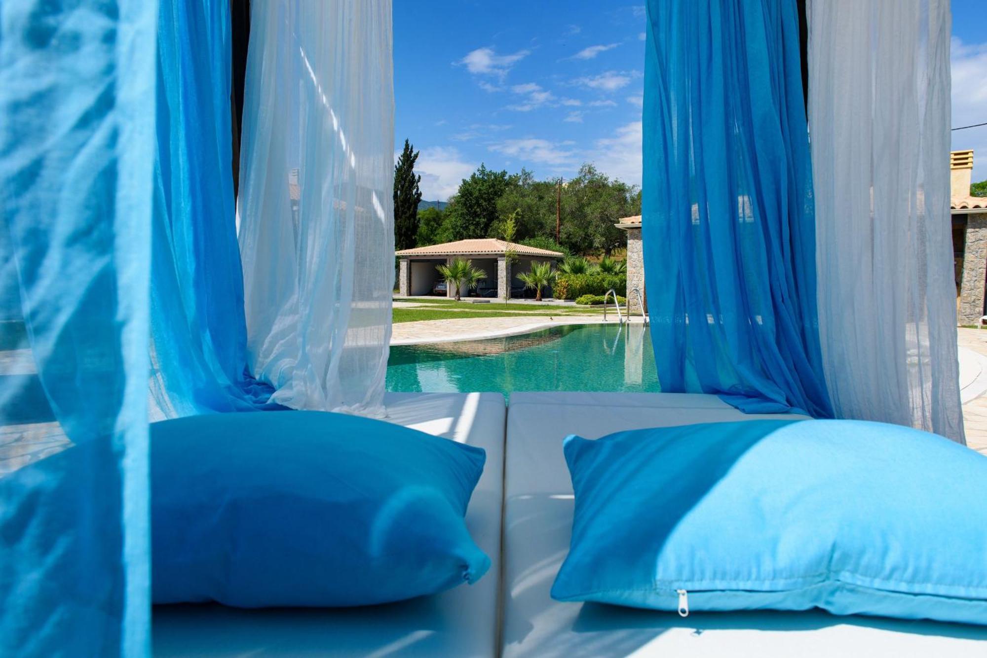 Black White Villa Dassia (Corfu)