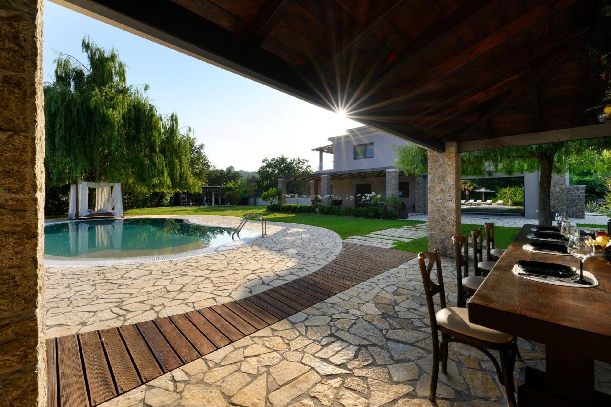 Black White Villa Dassia (Corfu)
