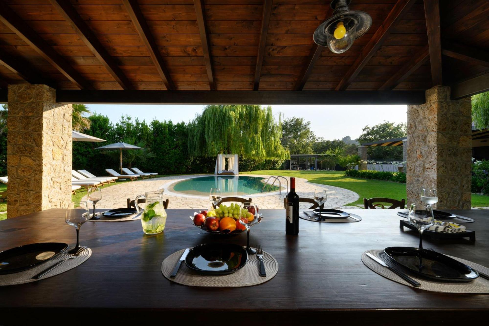 Black White Villa *