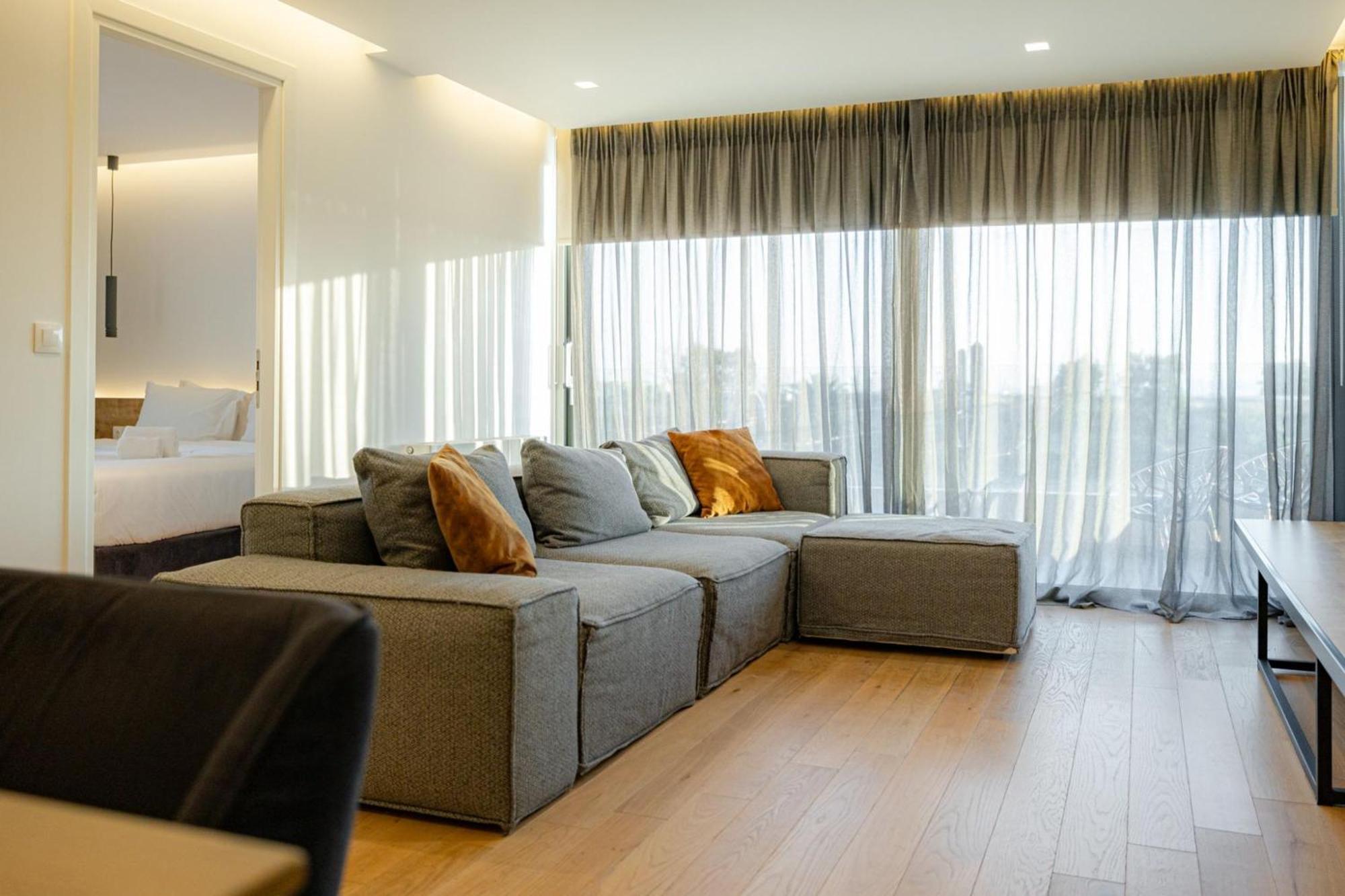 Earth Boutique Next To Stavros Niarchos Apartment *