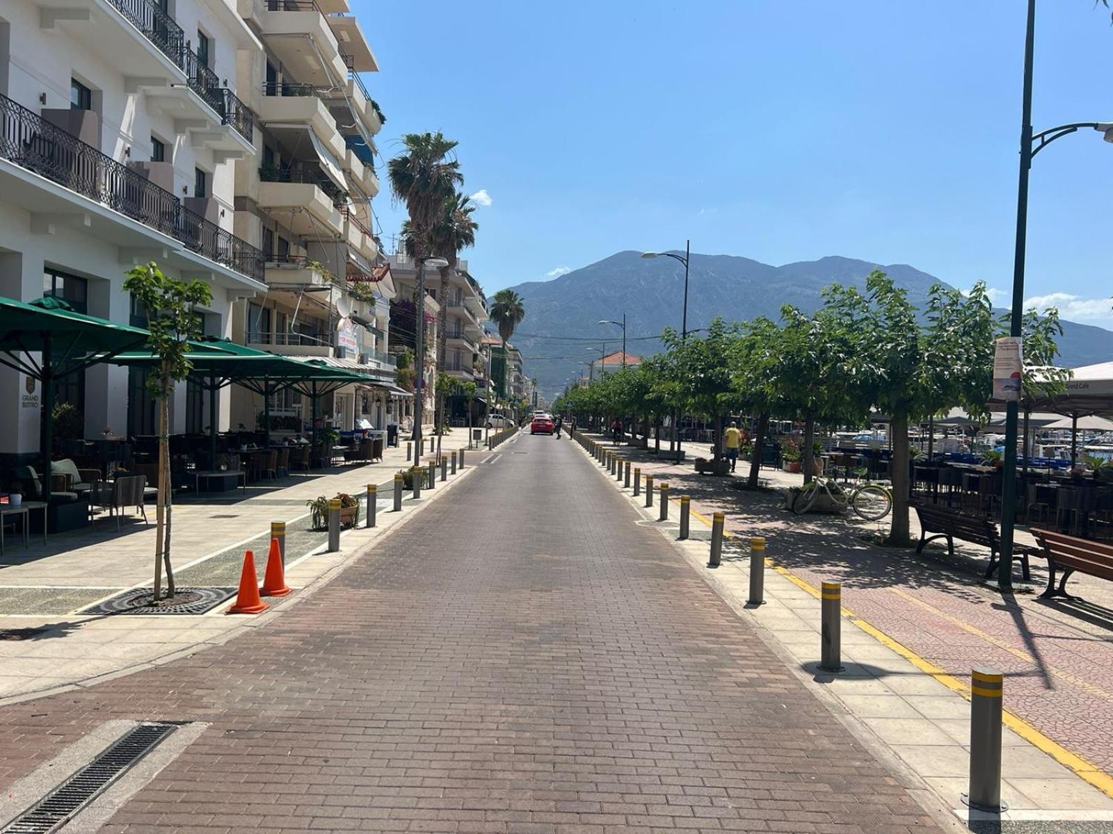 Grand Luxury Seafront Apartment Kalamata