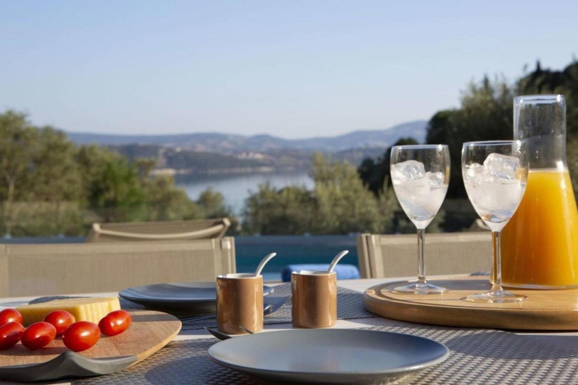Villa Harriet - With Sea View And Near The Sea