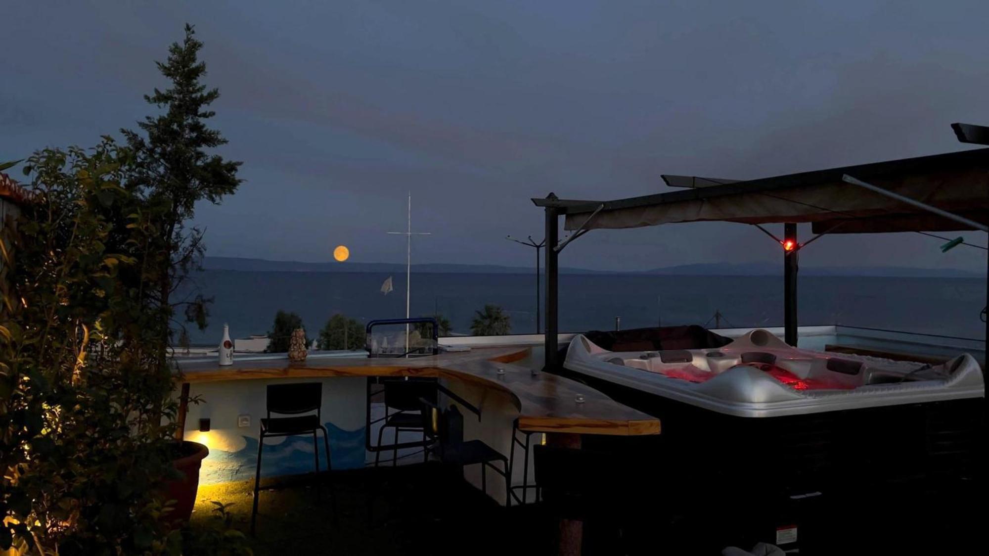 Rooftop Loft With Jacuzzi * Volos