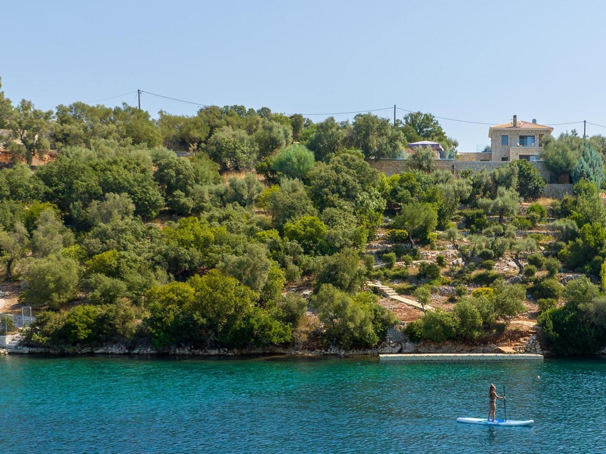 Villa Chriselia - 3 Bedrooms With Sea Access *