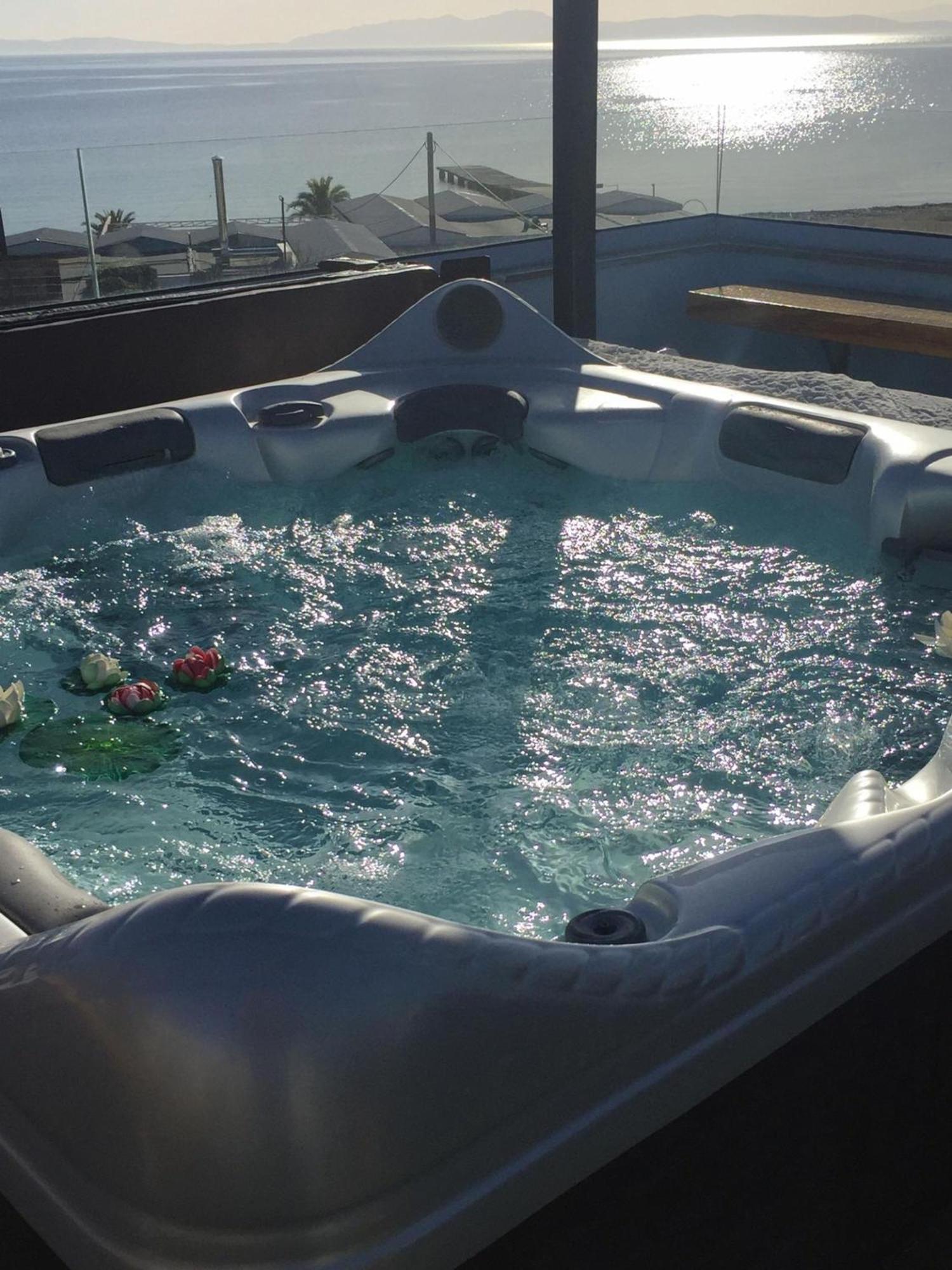 Apartment Rooftop Loft With Jacuzzi