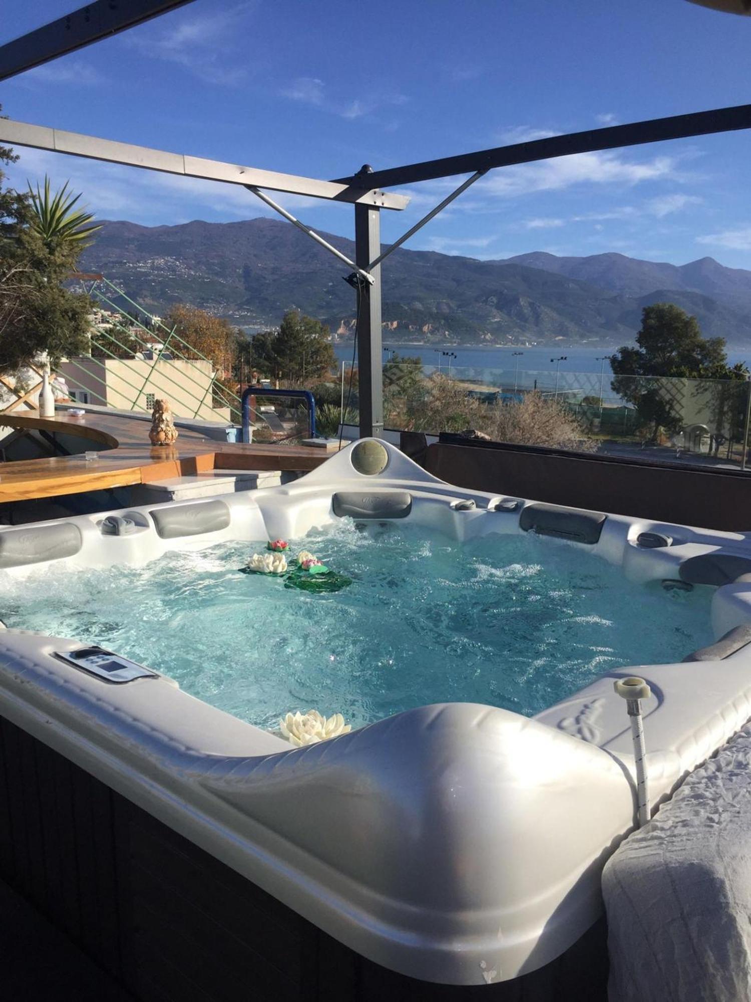 Rooftop Loft With Jacuzzi Volos