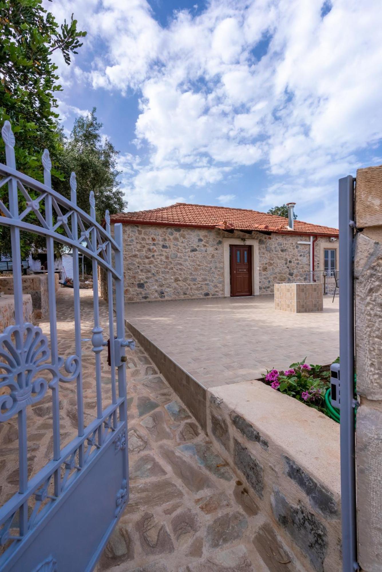 Popi S House Poulithra