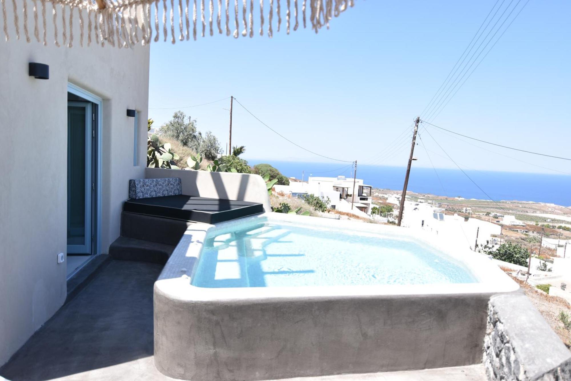 Panthea Santorini - Private Pool Apartment