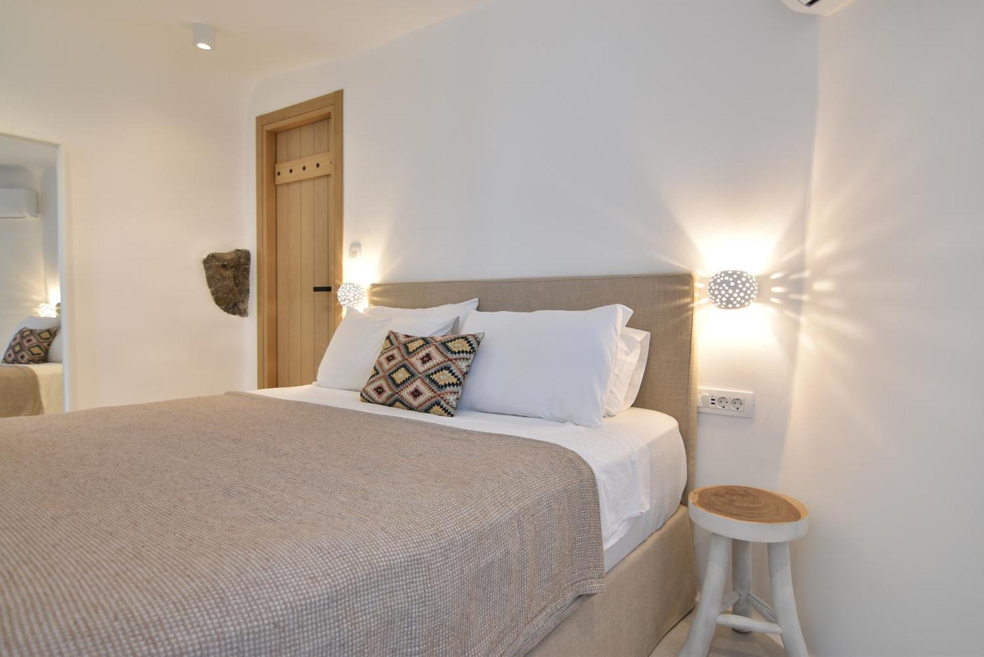 Panthea Santorini - Private Pool Apartment