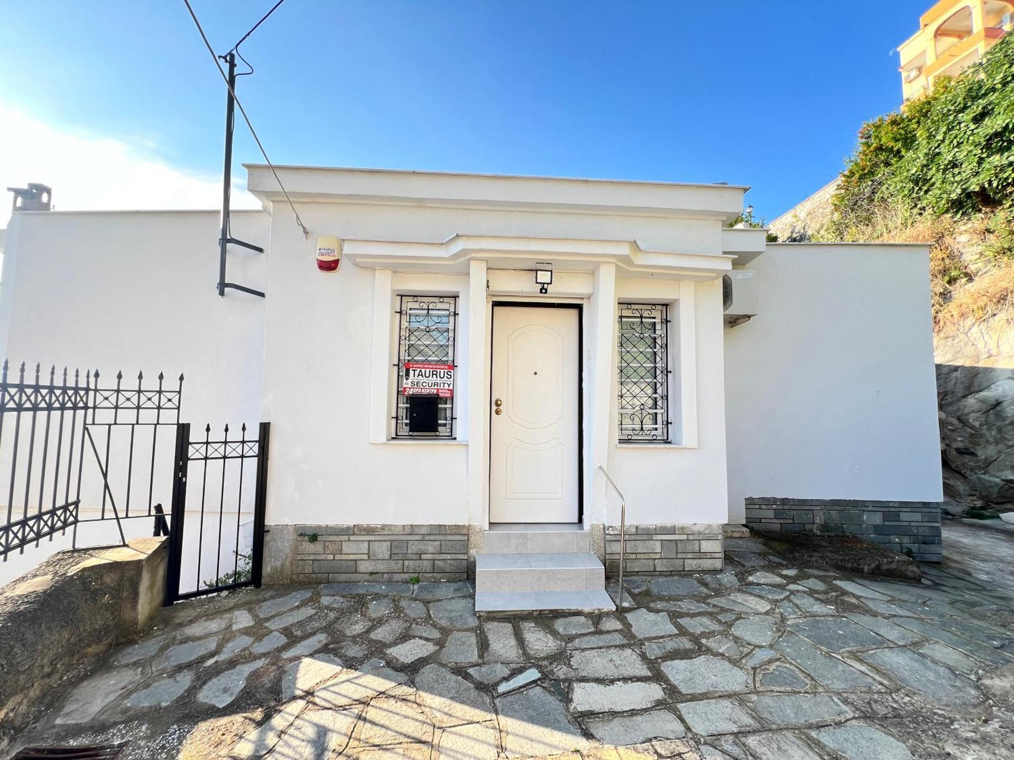 Kamares House *