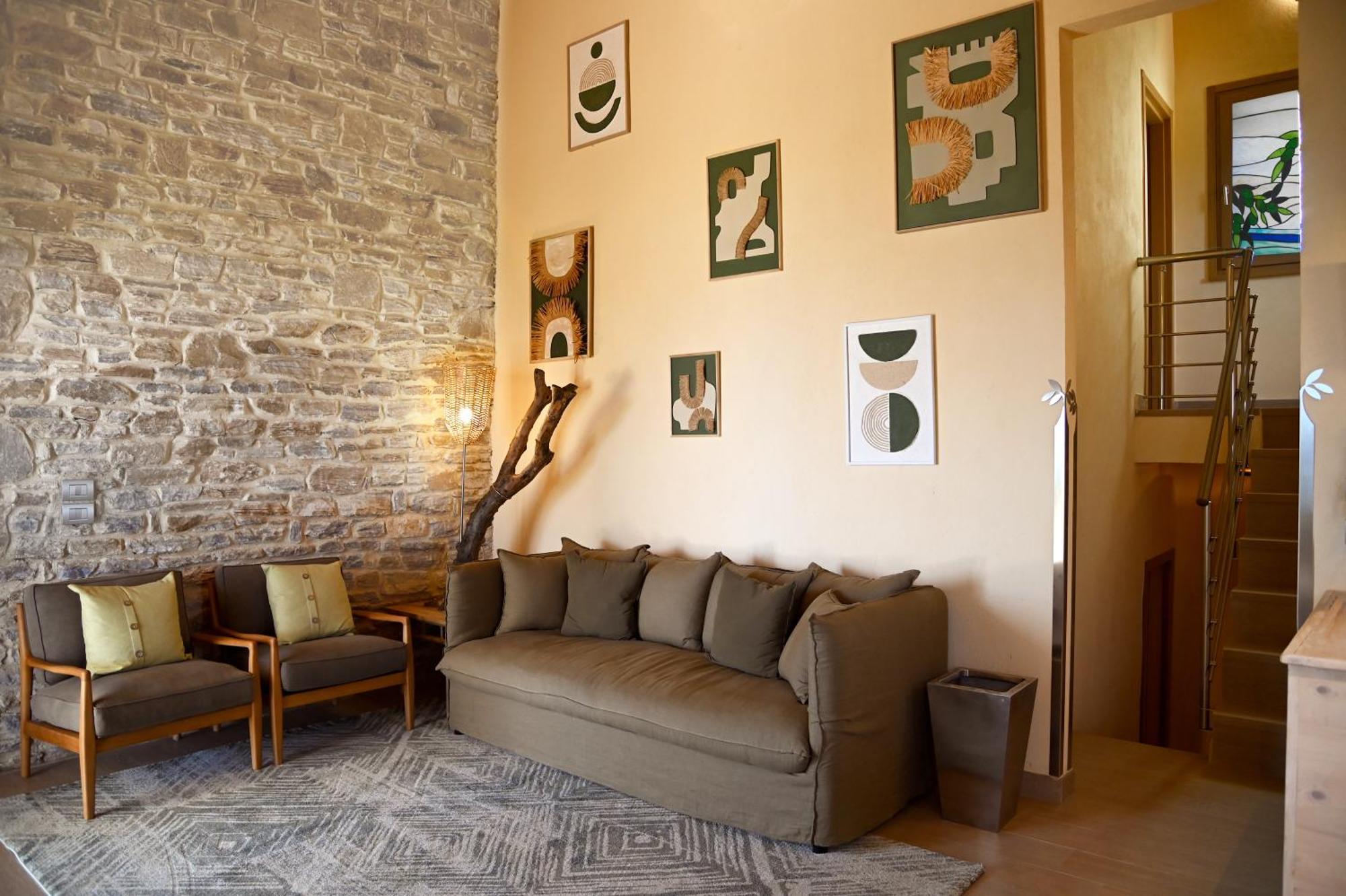 Villa Nous Village *