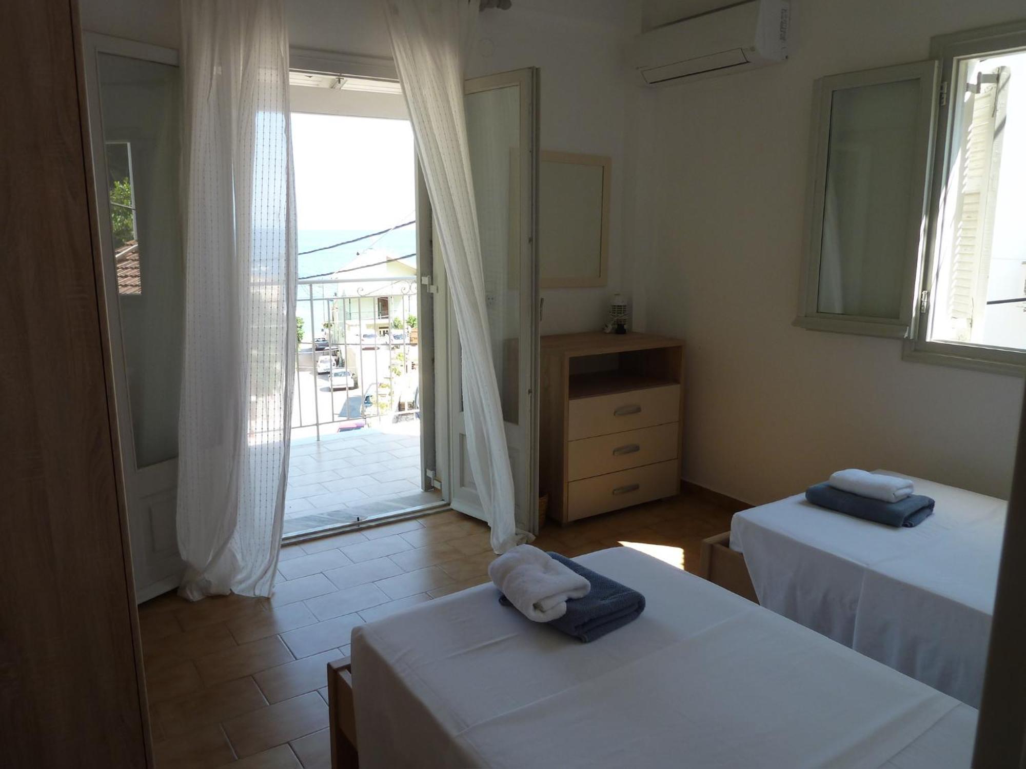 Apartment Mandraki House Upper, 100m From Kaminaki *