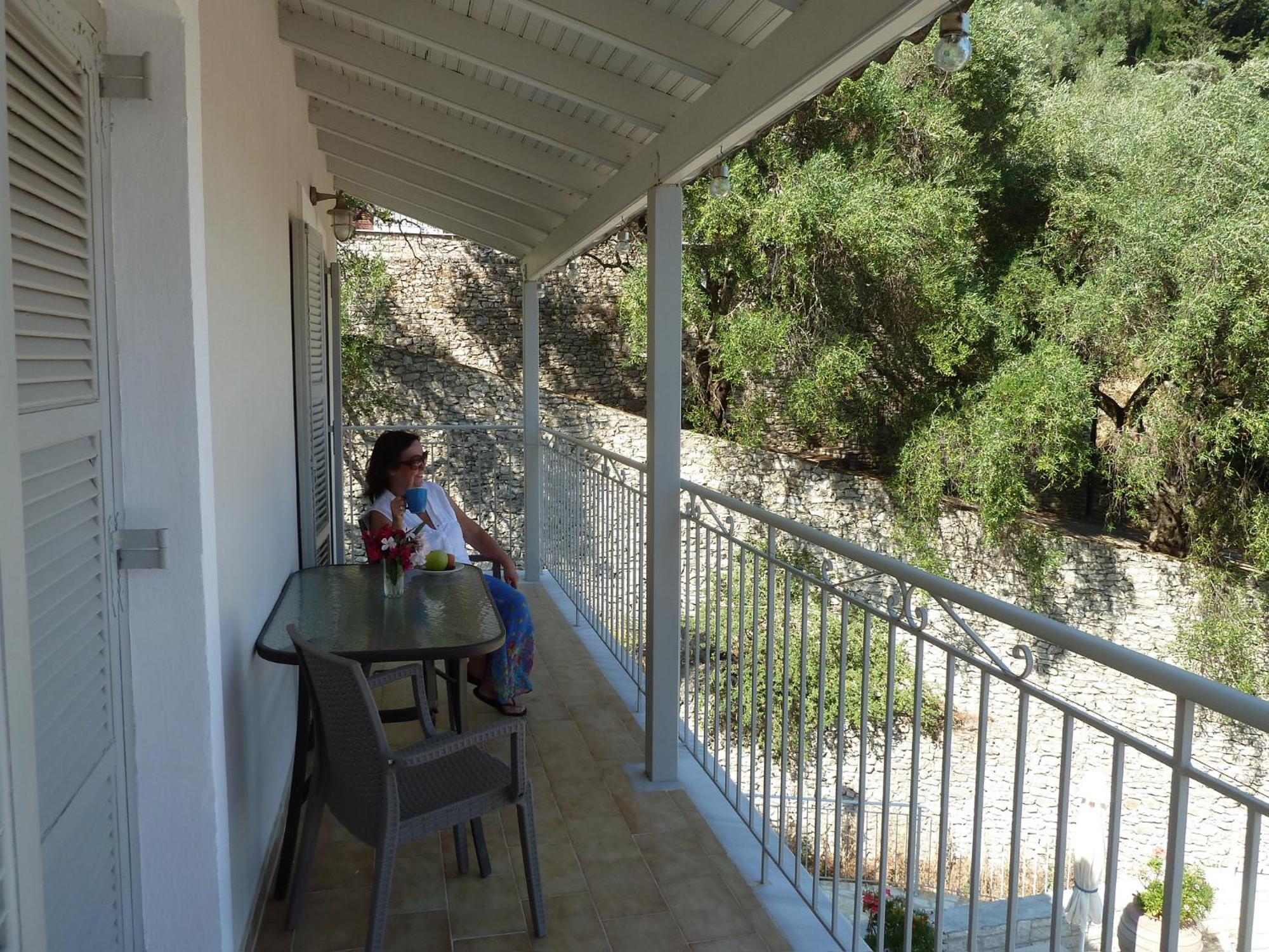 Apartment Mandraki House Upper, 100m From Kaminaki *